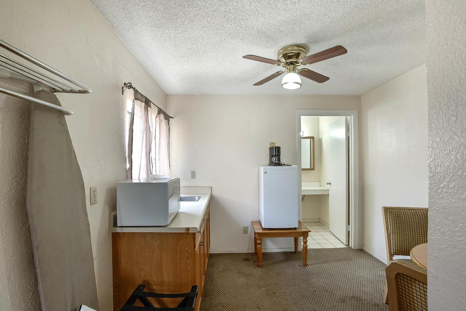 OYO Hotel Yuma AZ - I-8 US-95 photo 23