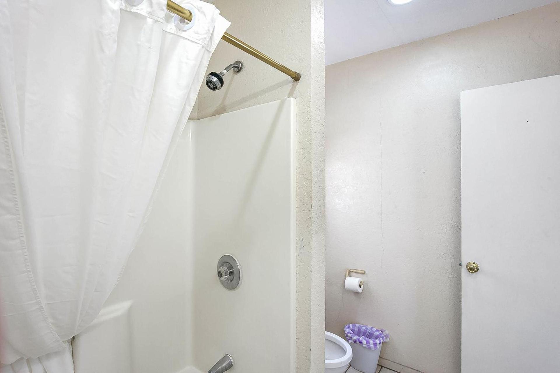 OYO Hotel Yuma AZ - I-8 US-95 photo 37