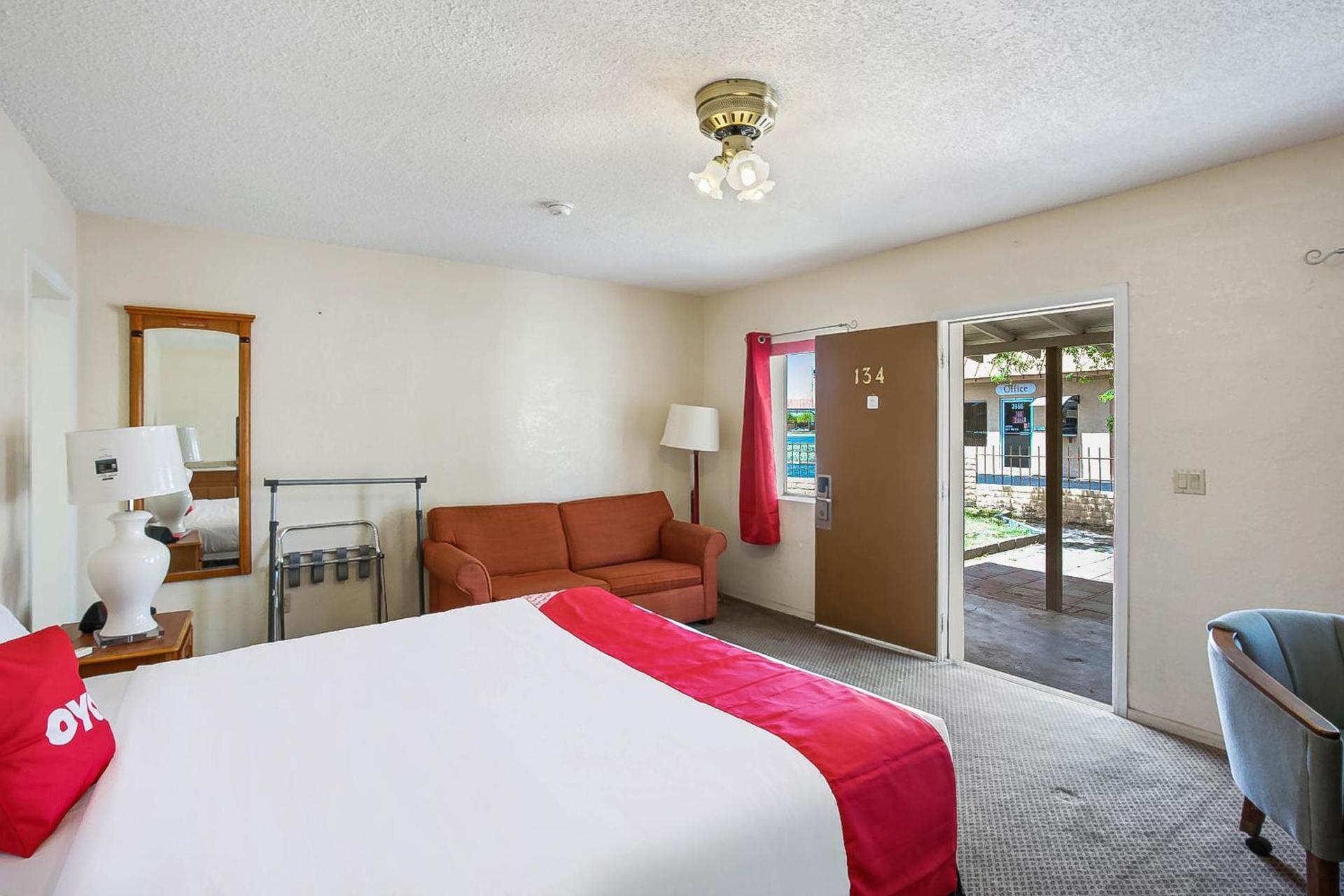OYO Hotel Yuma AZ - I-8 US-95 photo 36