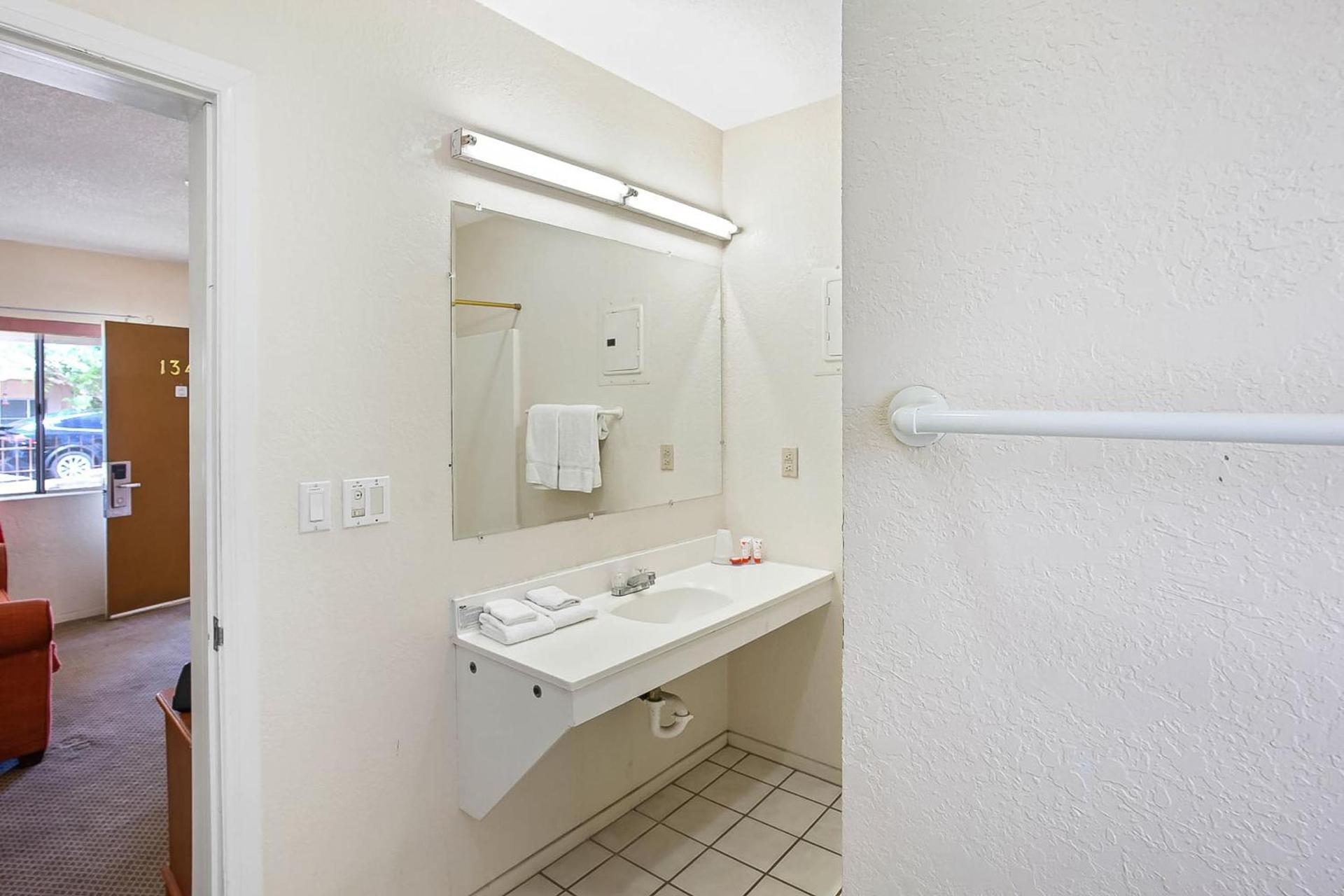 OYO Hotel Yuma AZ - I-8 US-95 photo 33