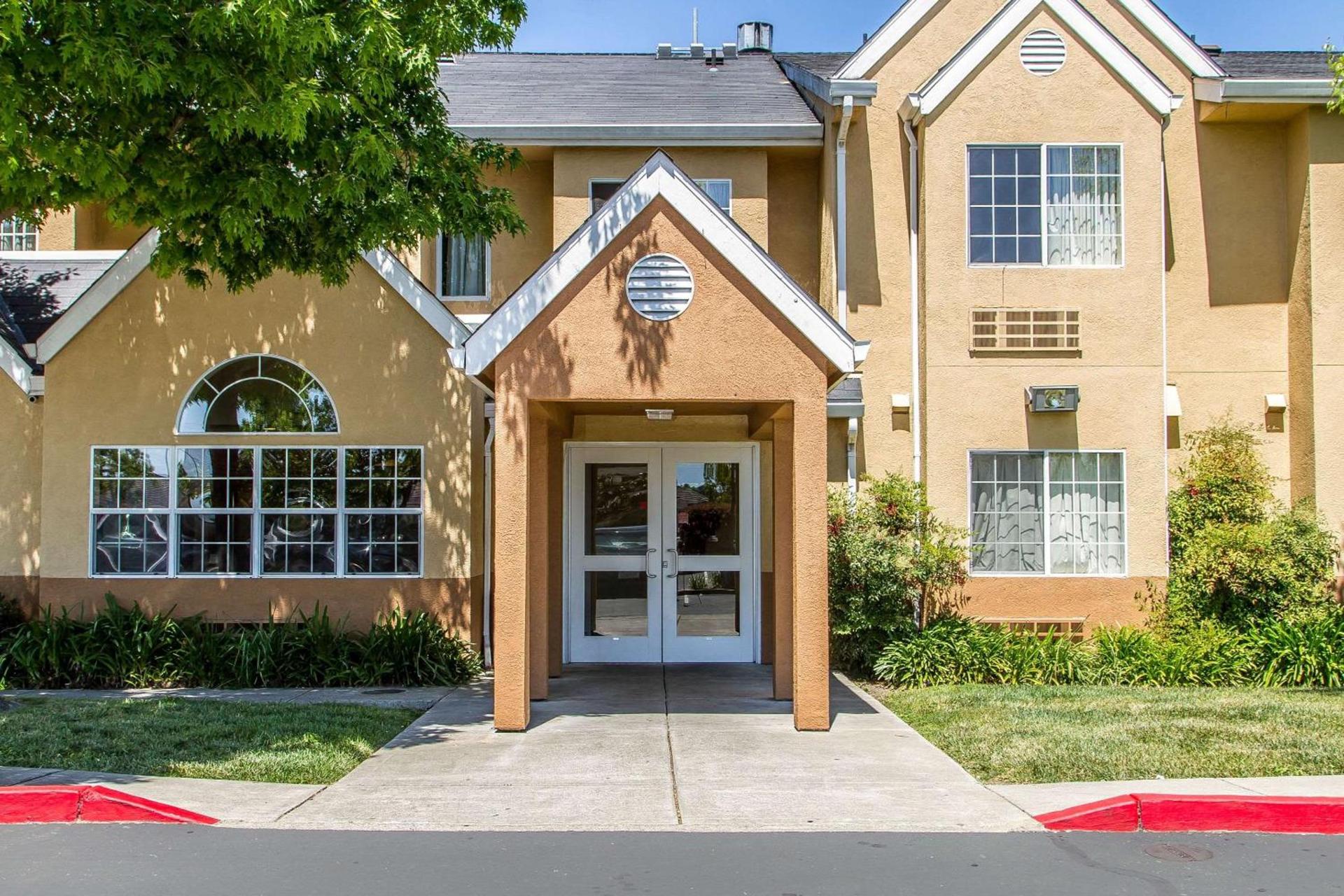 Econo Lodge Inn & Suites Santa Rosa South — hotel in Santa Rosa