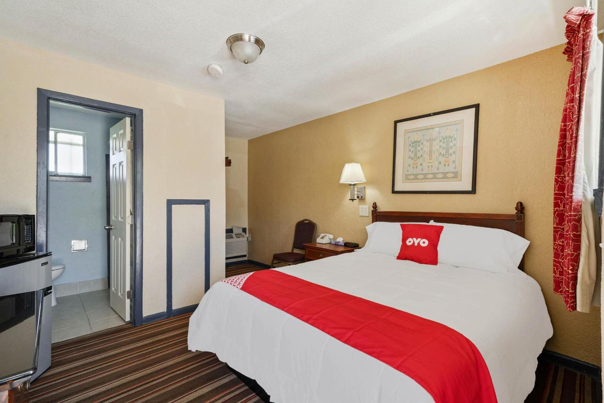 OYO Hotel Luling TX Downtown I-10/US-90 photo 26