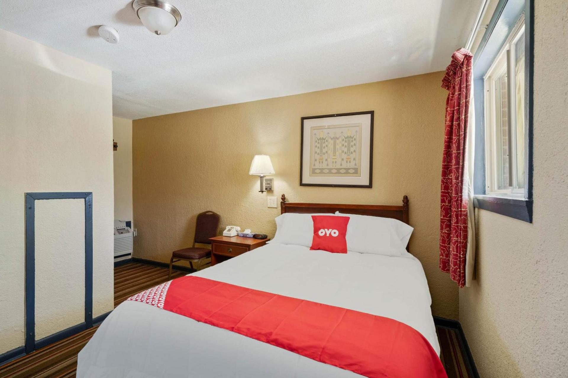 OYO Hotel Luling TX Downtown I-10/US-90 photo 46