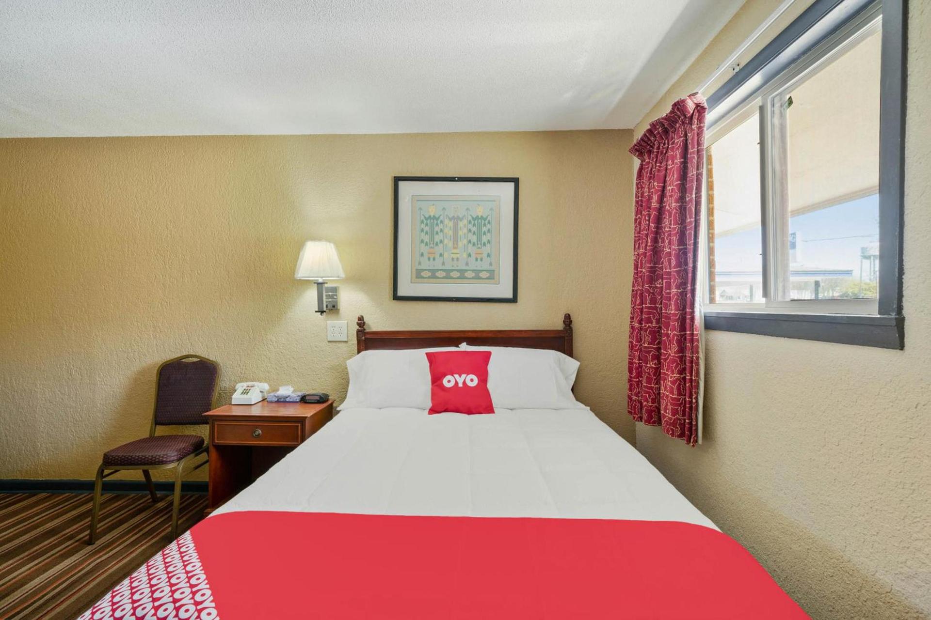 OYO Hotel Luling TX Downtown I-10/US-90 photo 22
