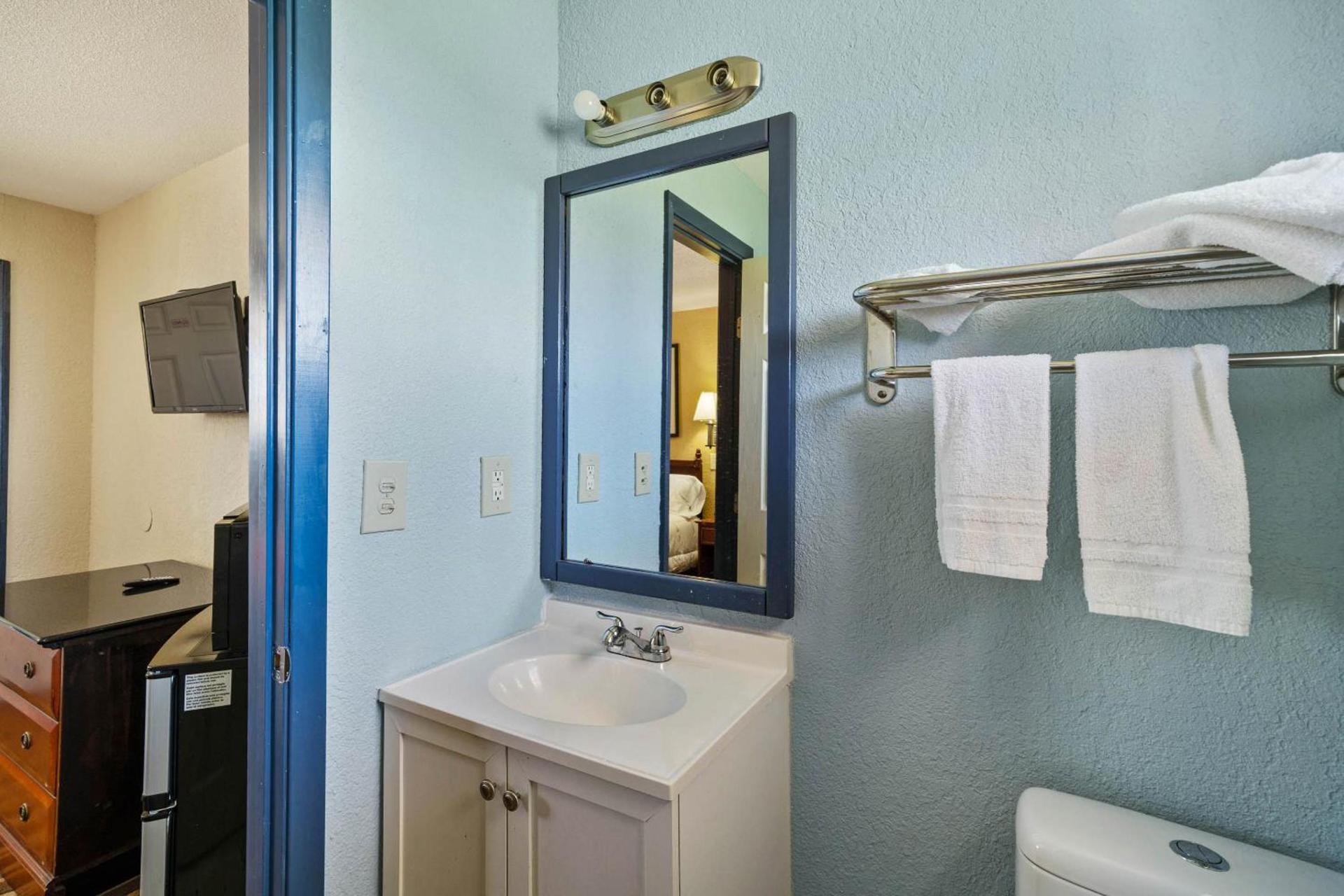 OYO Hotel Luling TX Downtown I-10/US-90 photo 20