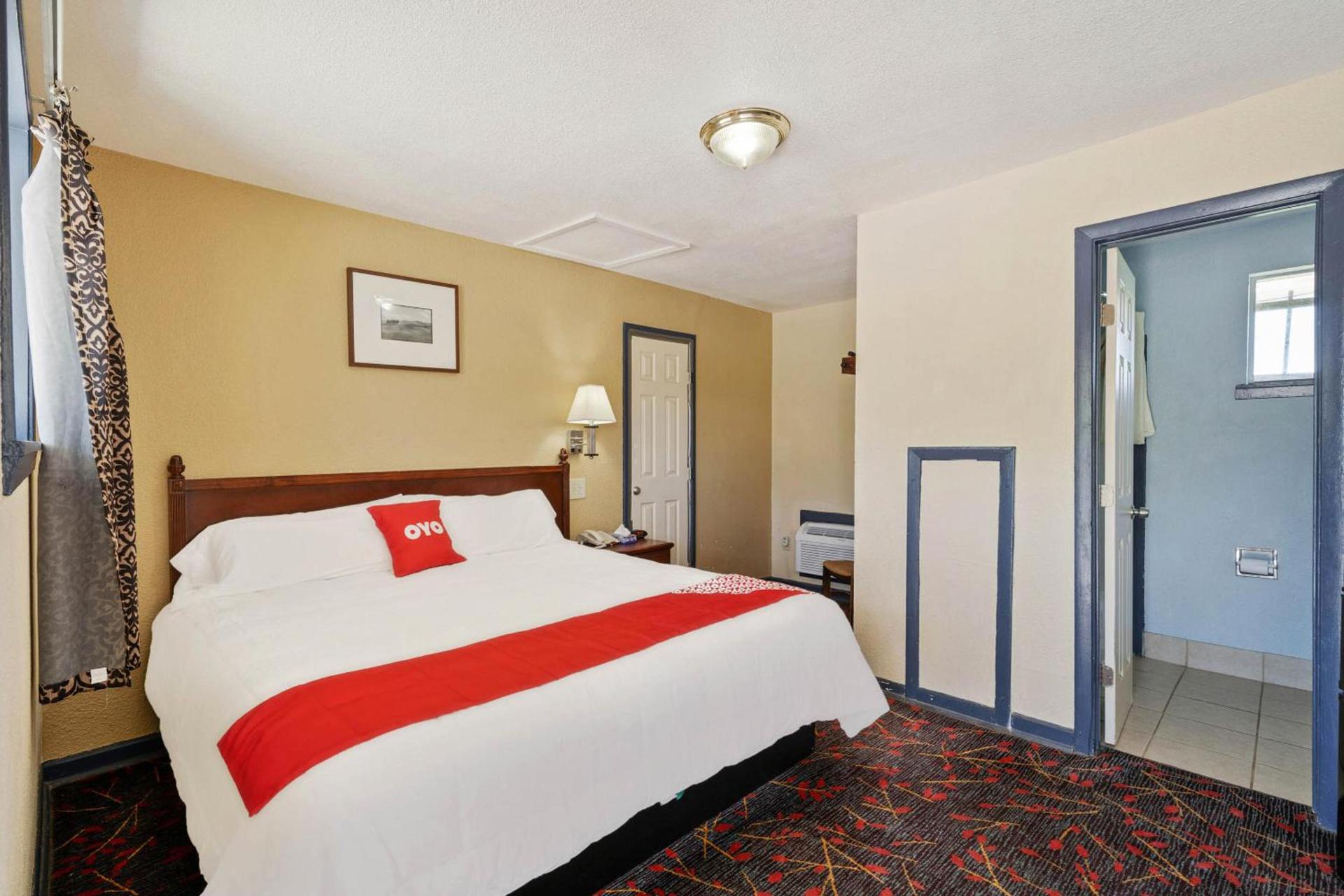 OYO Hotel Luling TX Downtown I-10/US-90 photo 35