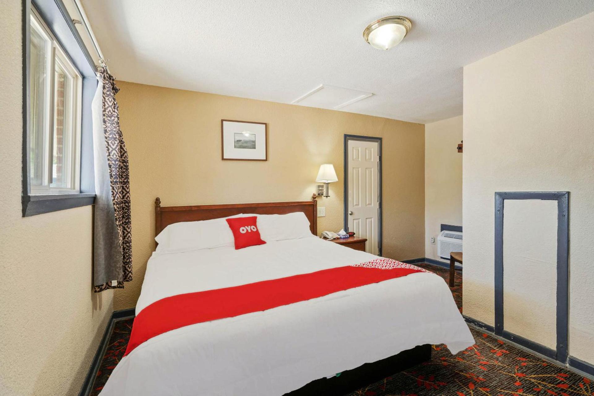 OYO Hotel Luling TX Downtown I-10/US-90 photo 30