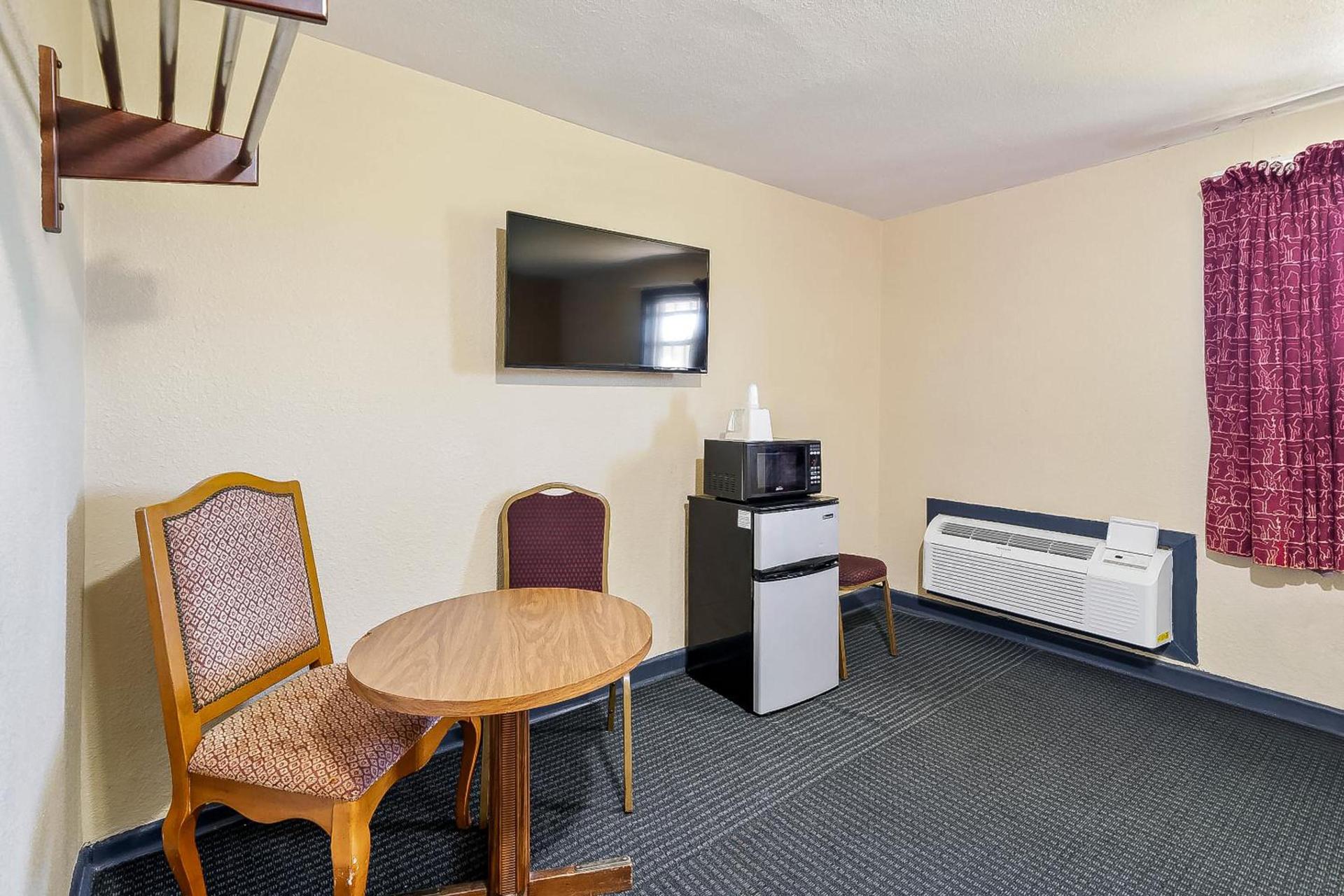 OYO Hotel Luling TX Downtown I-10/US-90 photo 38