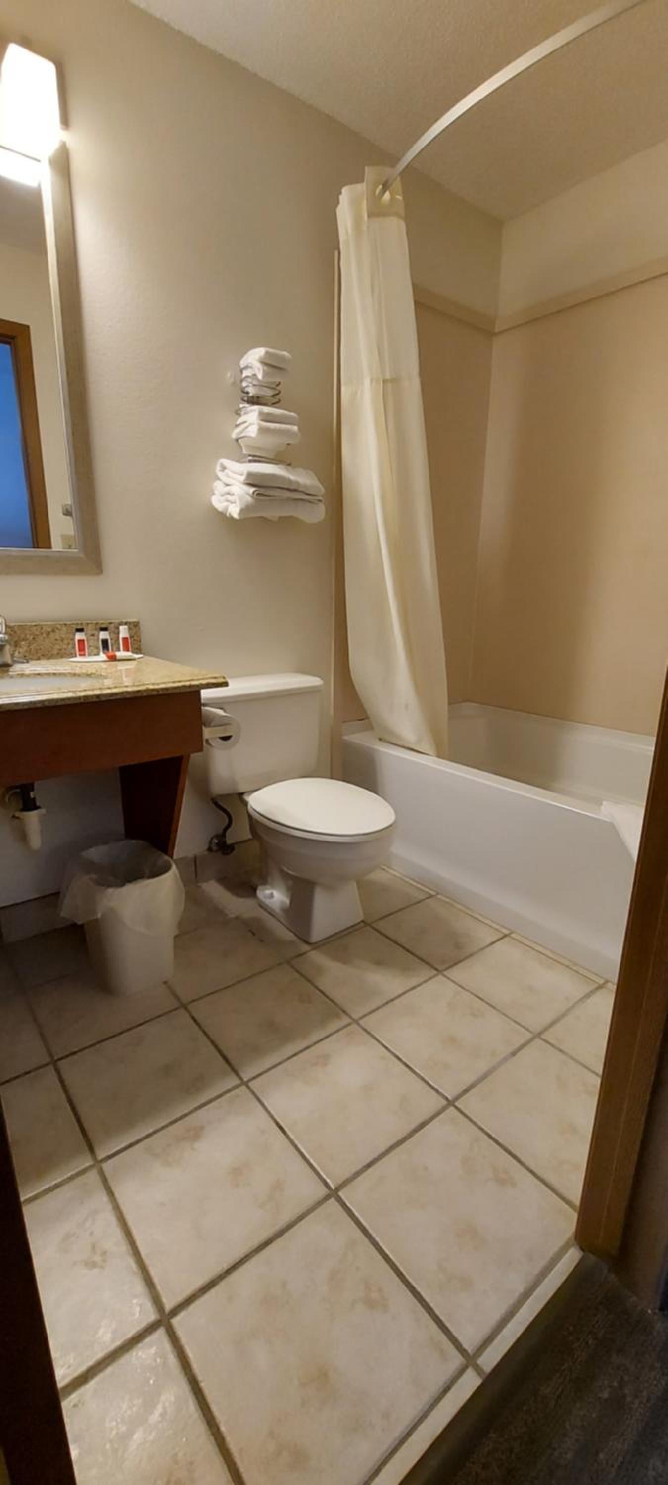 Days Inn by Wyndham Willmar photo 40