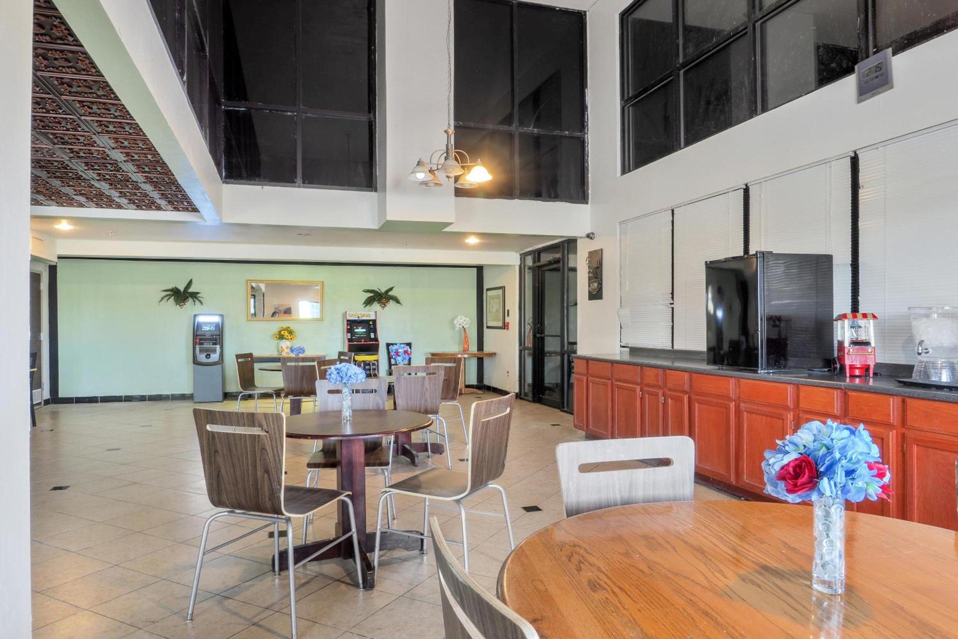 Lonestar Inn & Suites, Erick OK Hwy 40 BY OYO photo 34