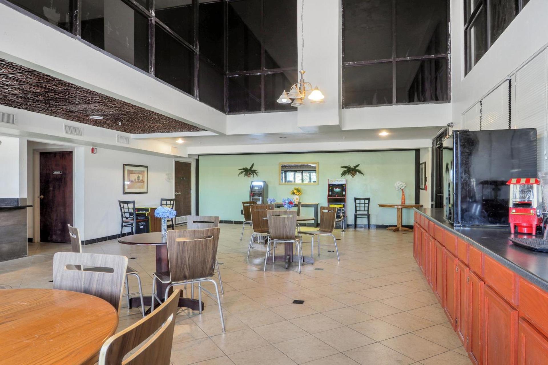 Lonestar Inn & Suites, Erick OK Hwy 40 BY OYO photo 22