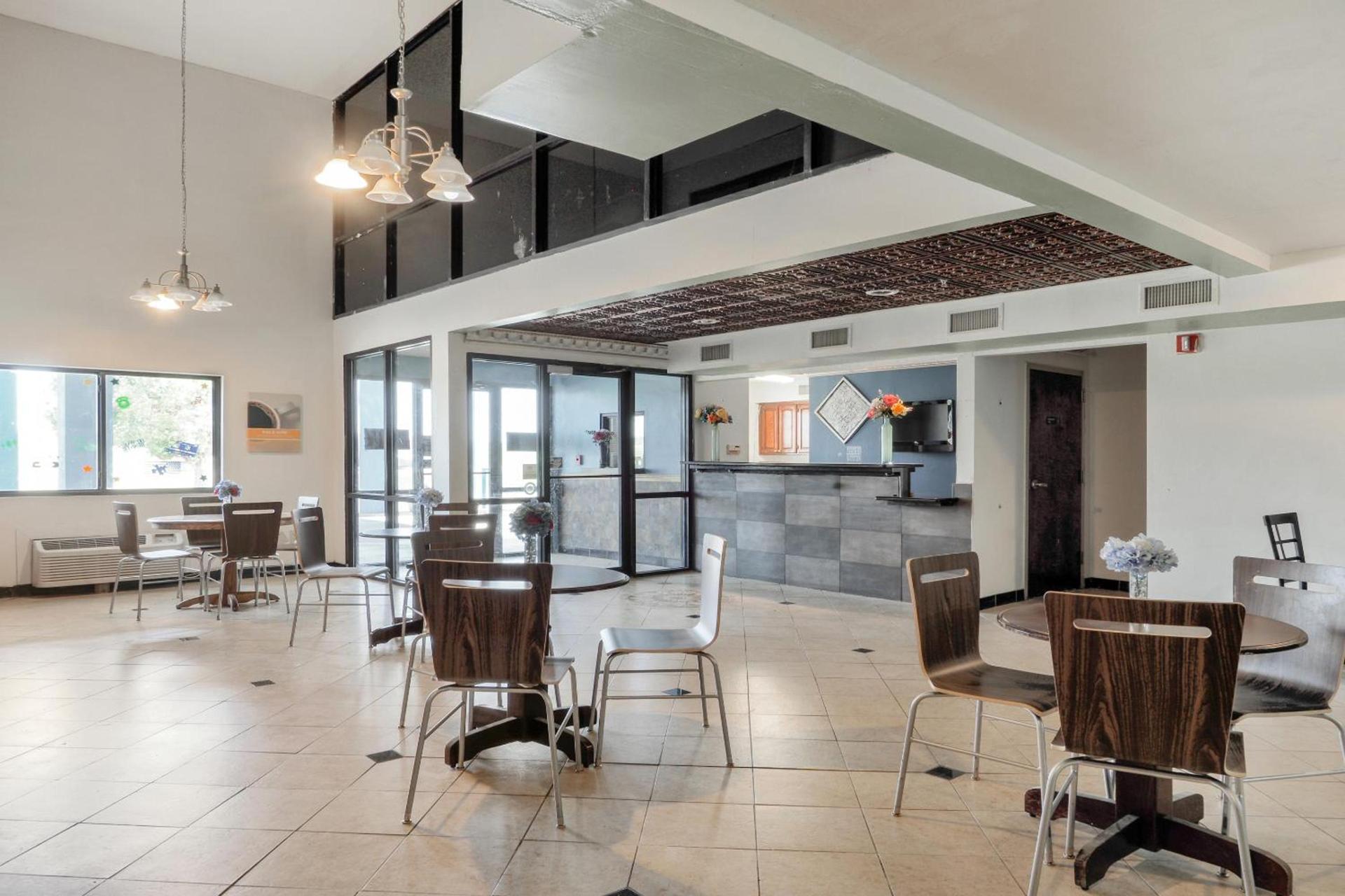Lonestar Inn & Suites, Erick OK Hwy 40 BY OYO photo 36