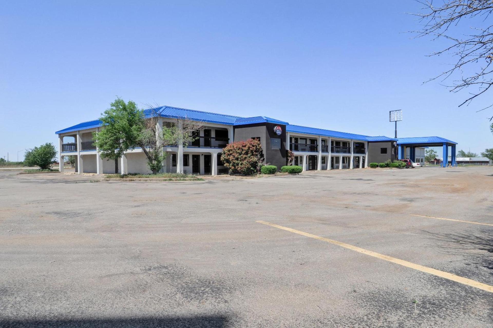 Lonestar Inn & Suites, Erick OK Hwy 40 BY OYO photo 38