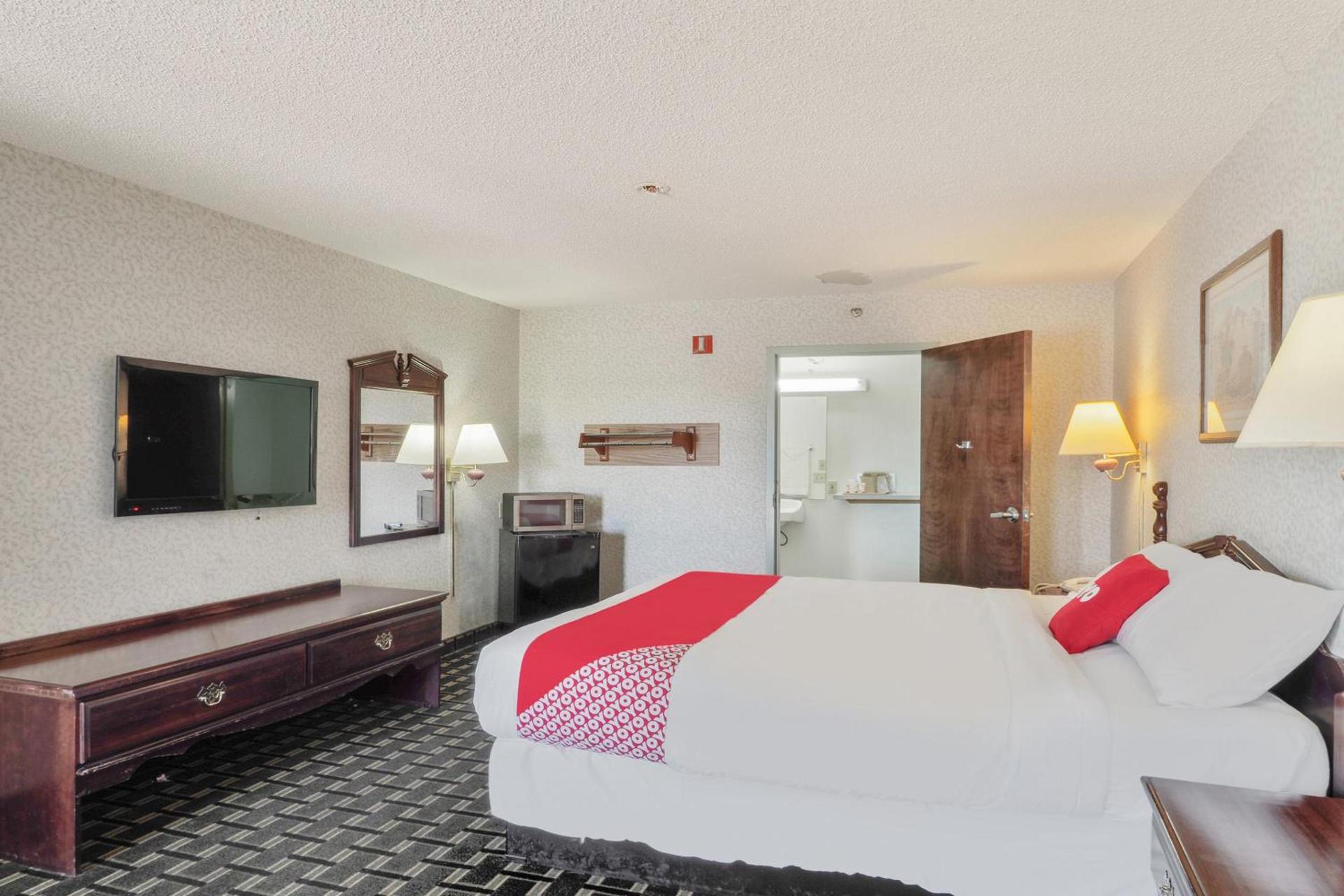 Lonestar Inn & Suites, Erick OK Hwy 40 BY OYO photo 12