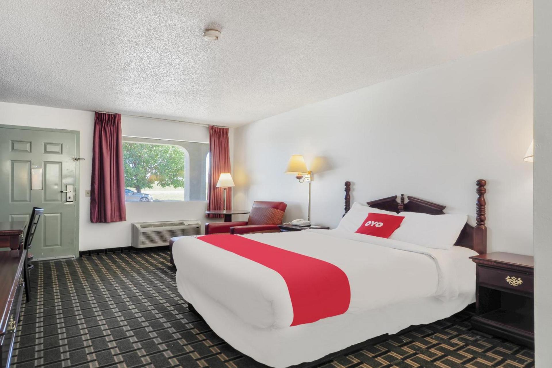 Lonestar Inn & Suites, Erick OK Hwy 40 BY OYO photo 21