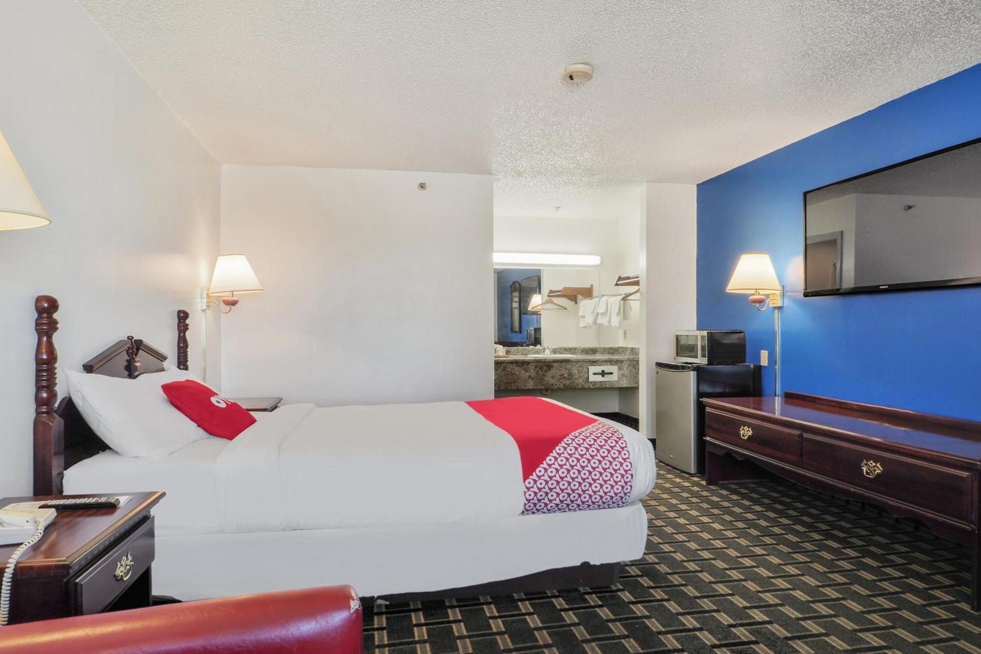 Lonestar Inn & Suites, Erick OK Hwy 40 BY OYO photo 30