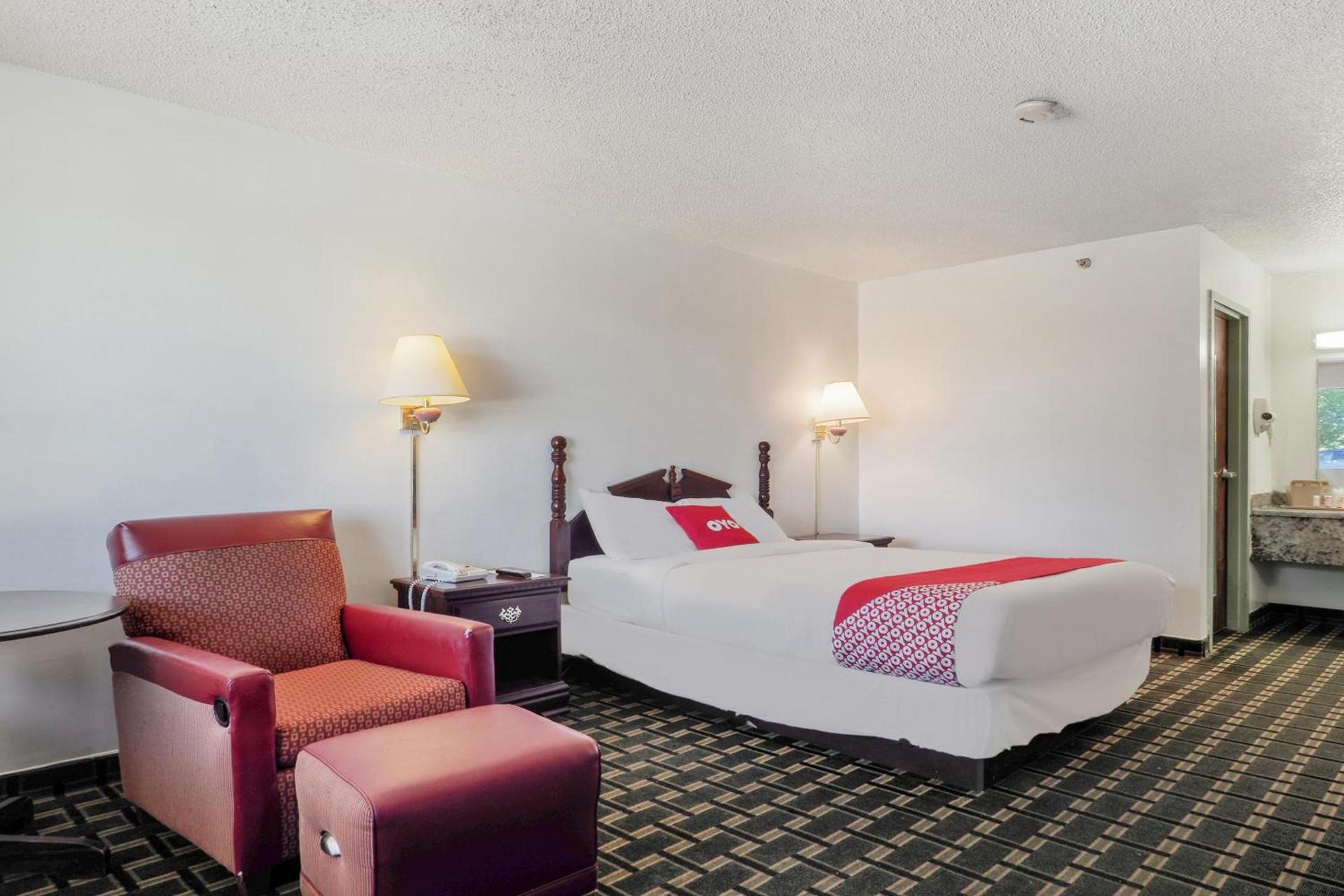 Lonestar Inn & Suites, Erick OK Hwy 40 BY OYO photo 18