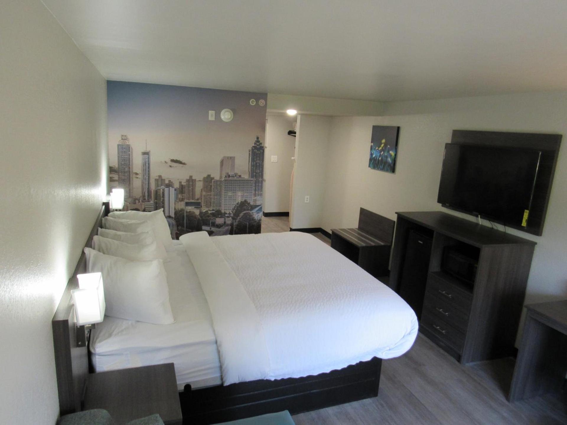 Clarion Pointe McDonough photo 40