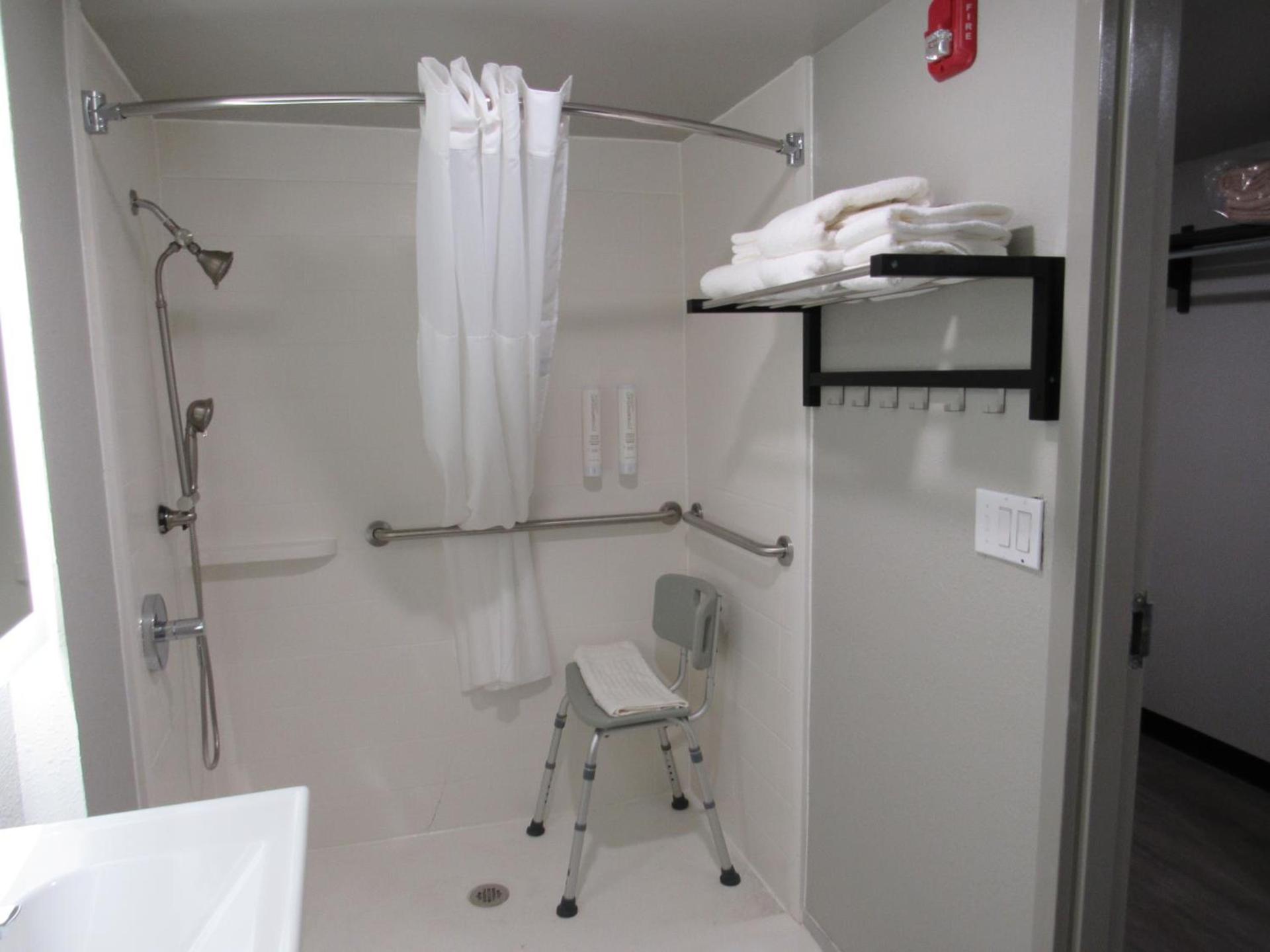 Clarion Pointe McDonough photo 45
