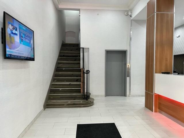Super 8 by Wyndham San Francisco/Union Square Area photo 2