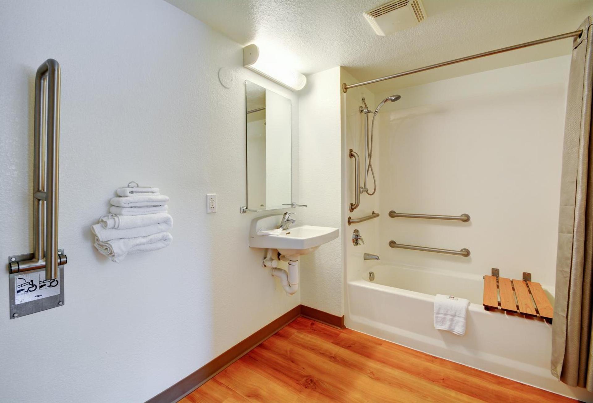 Motel 6-Southington, CT - Hartford photo 2
