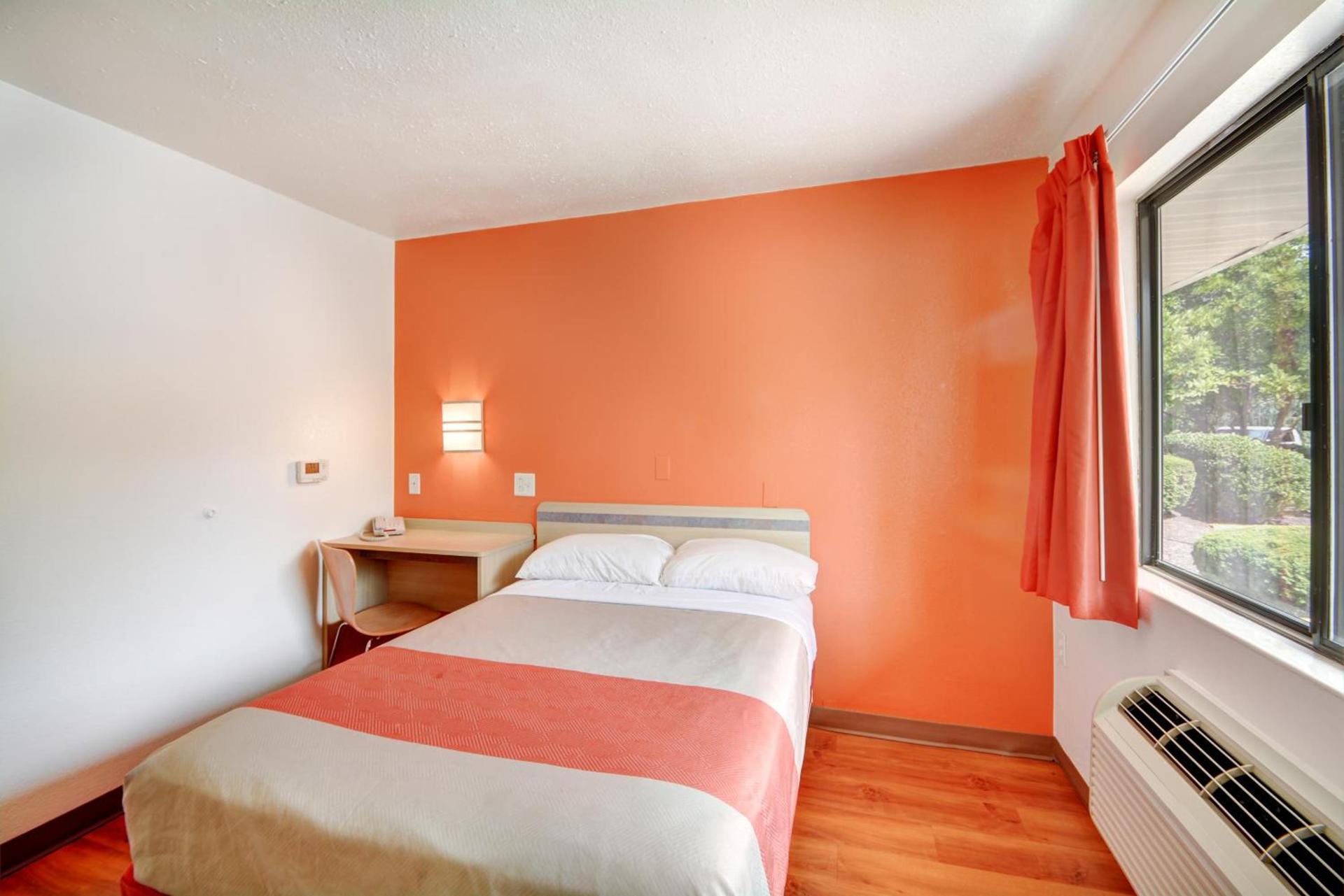 Motel 6-Southington, CT - Hartford photo 4