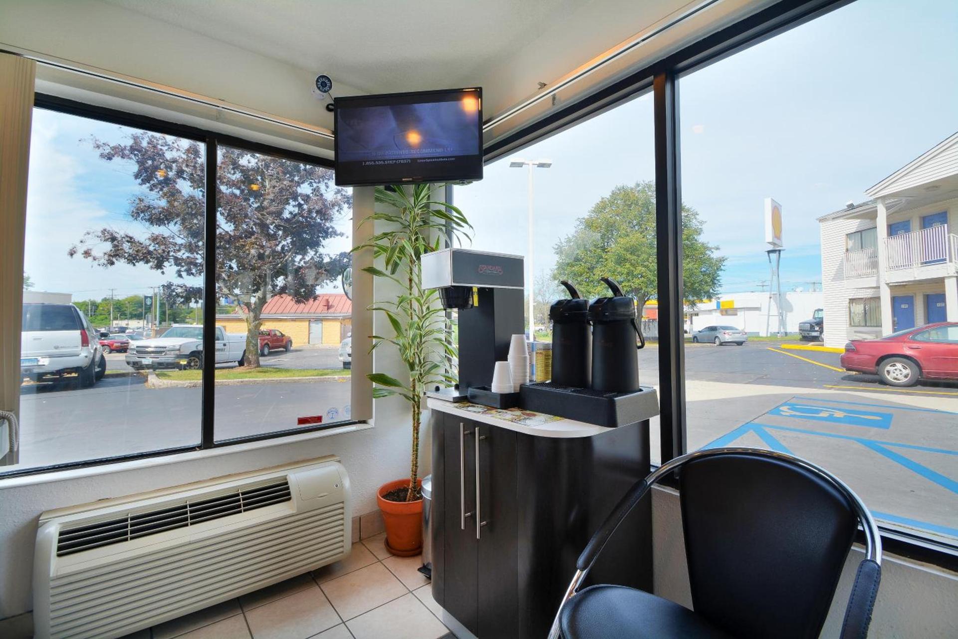 Motel 6-Southington, CT - Hartford photo 10