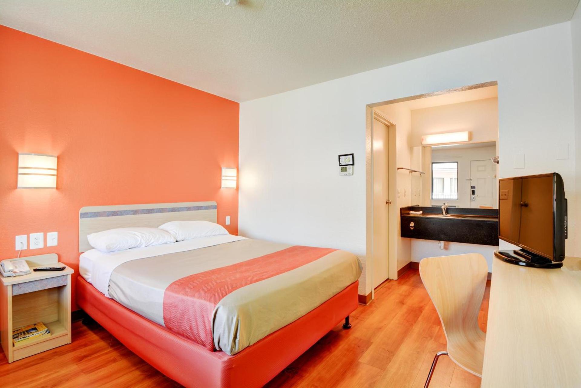 Motel 6-Southington, CT - Hartford photo 15