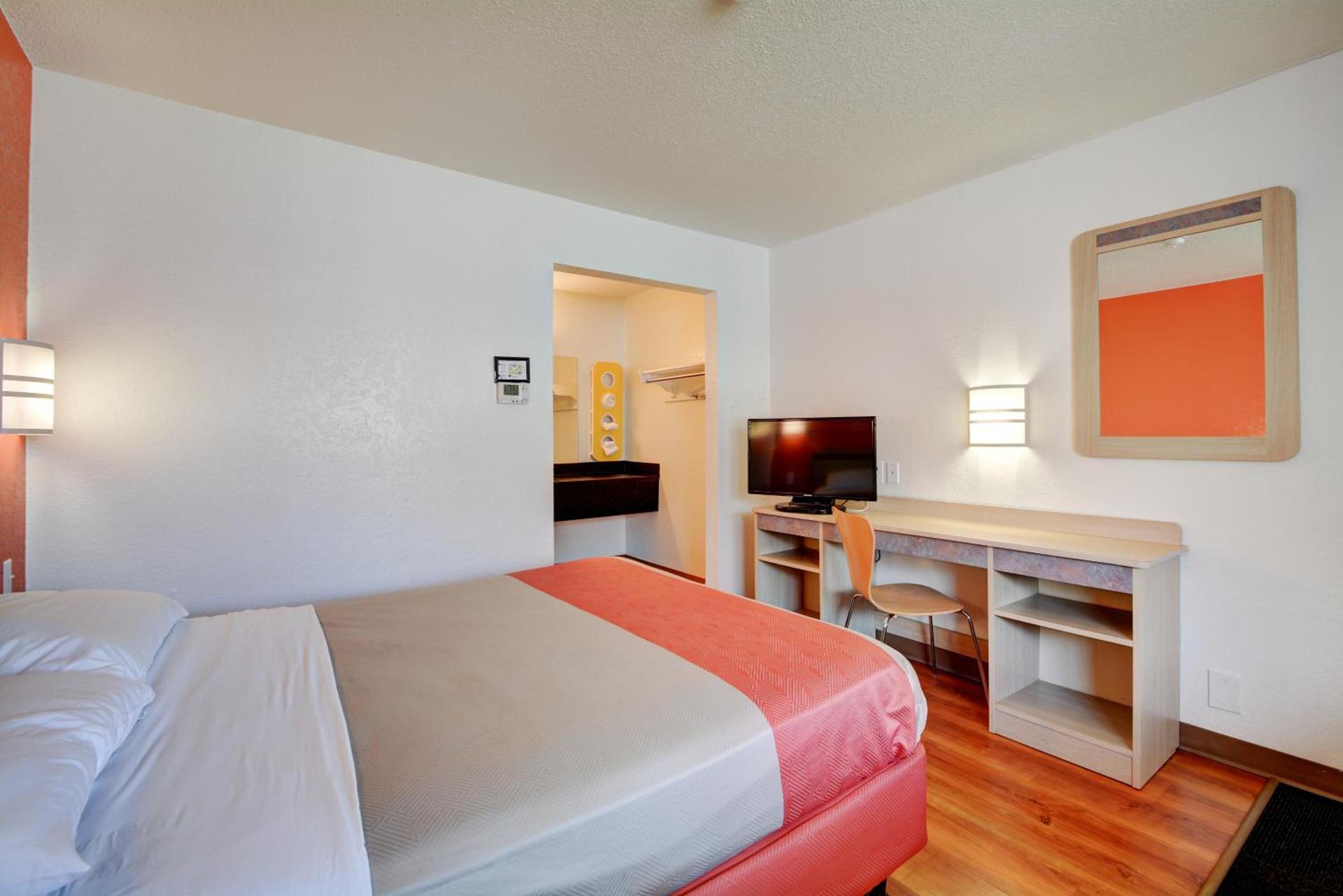 Motel 6-Southington, CT - Hartford photo 19