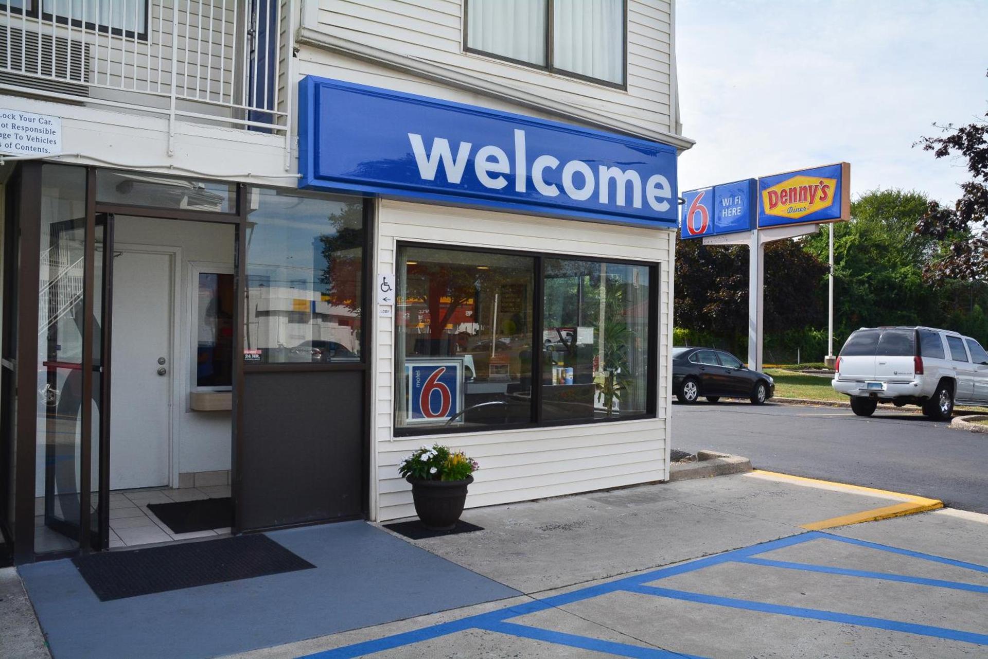 Motel 6-Southington, CT - Hartford photo 21
