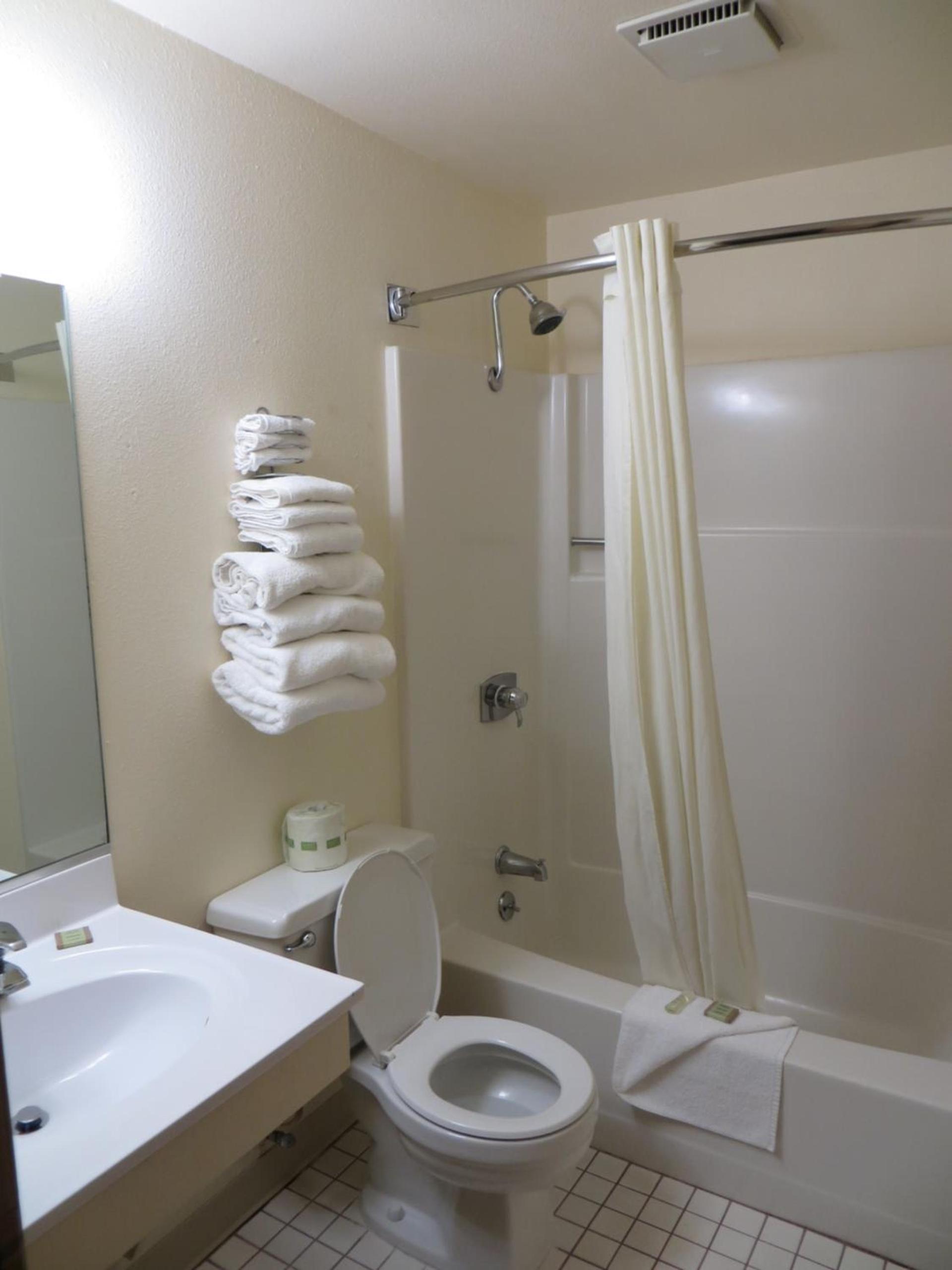 FairBridge Inn & Suites Spearfish photo 9