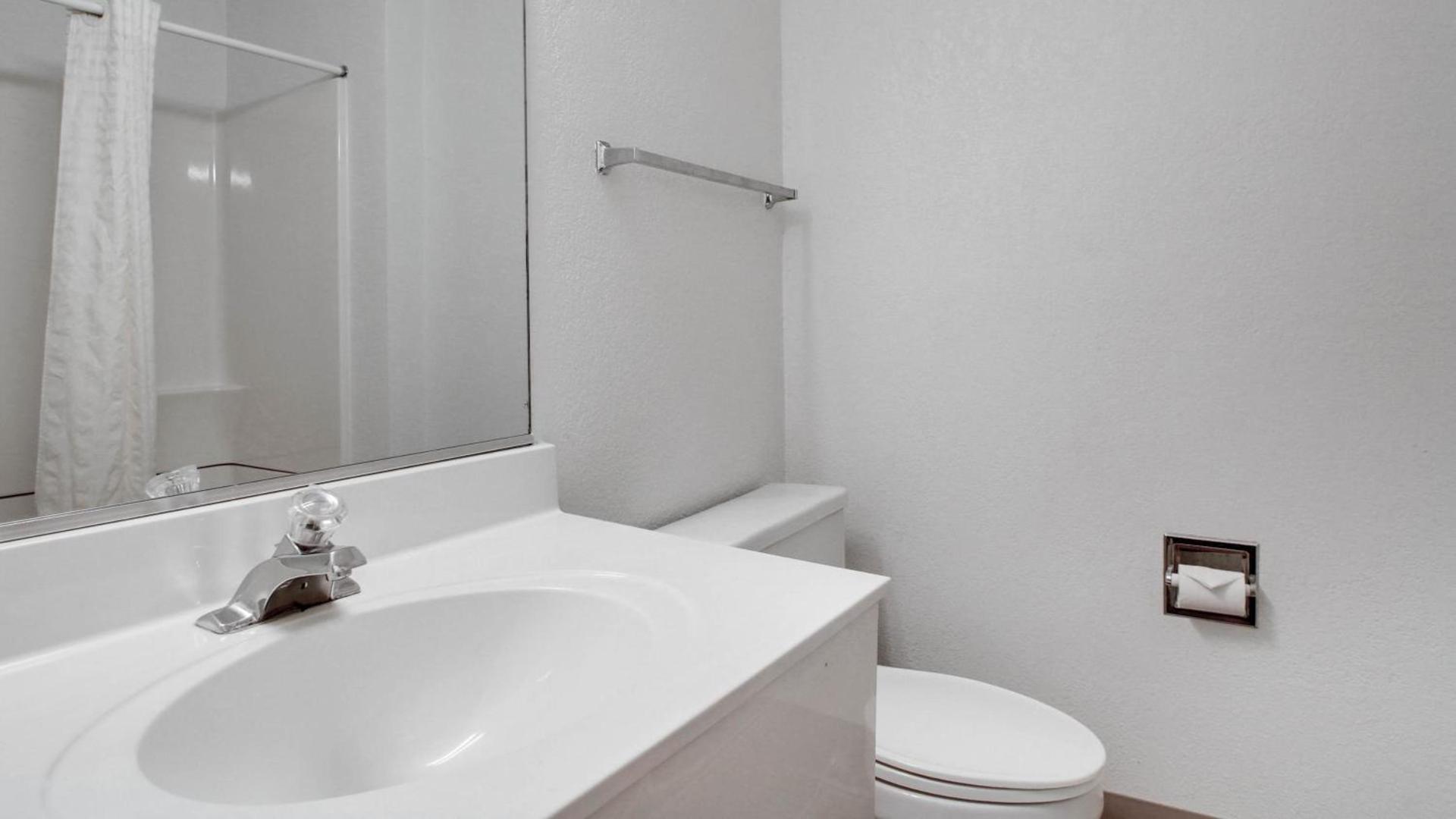 Quality Inn Shawnee North I-40 photo 2