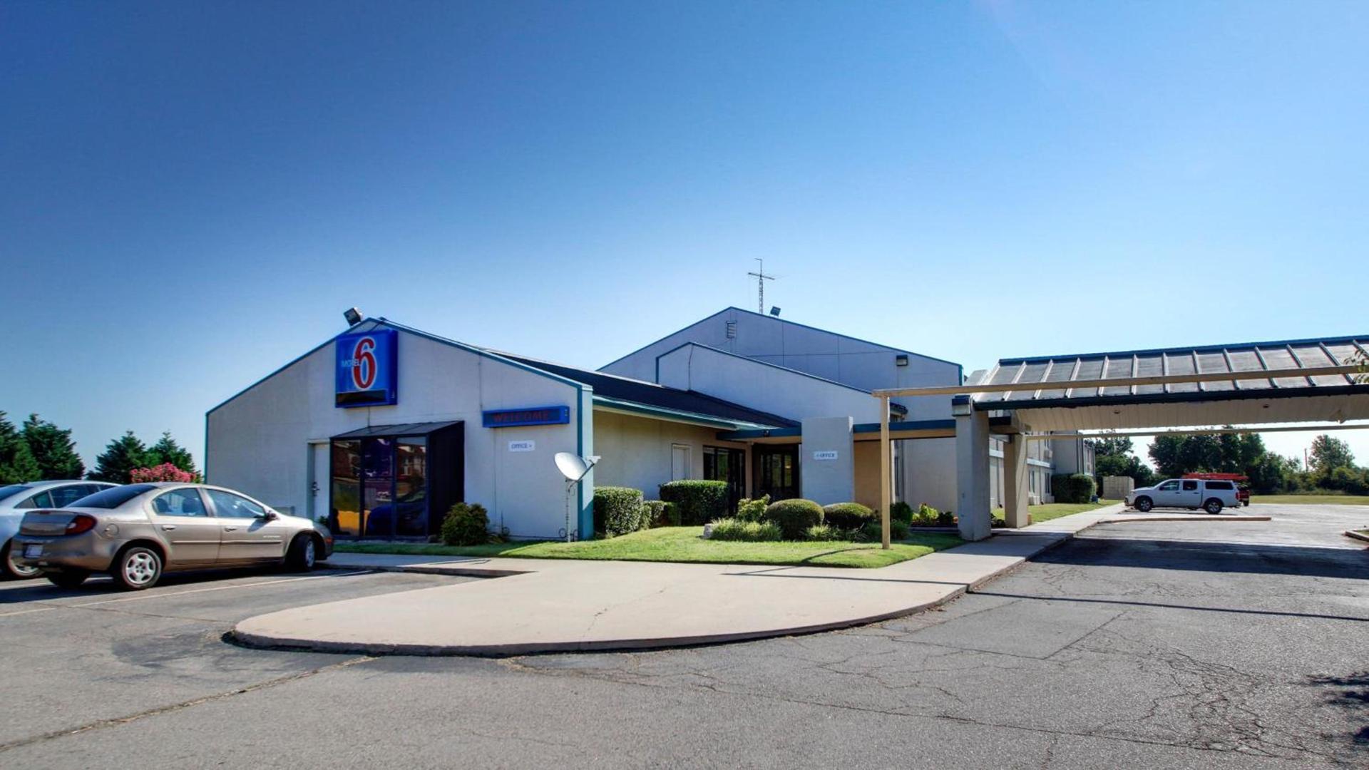 Quality Inn Shawnee North I-40 photo 4