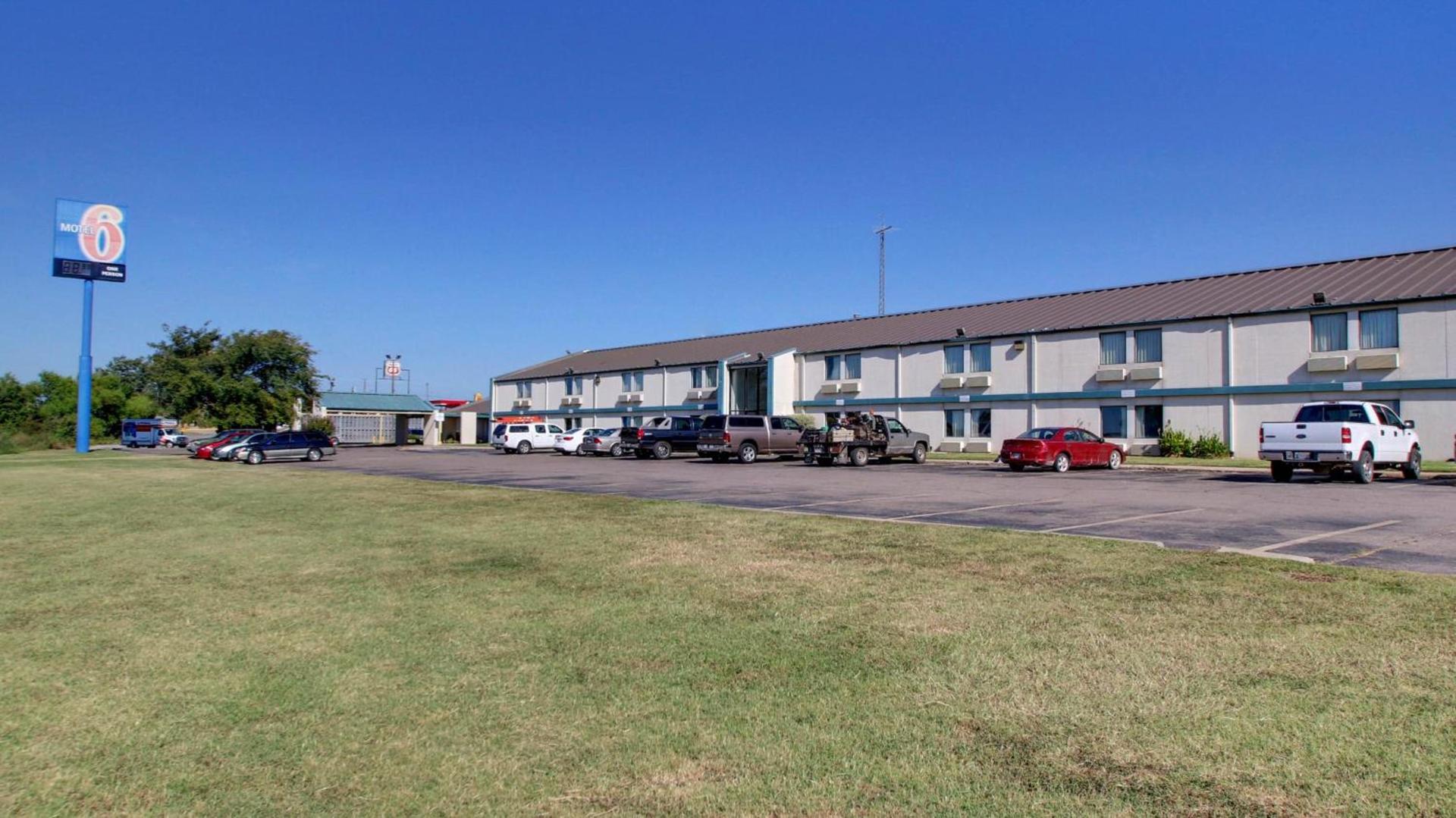 Quality Inn Shawnee North I-40 photo 8