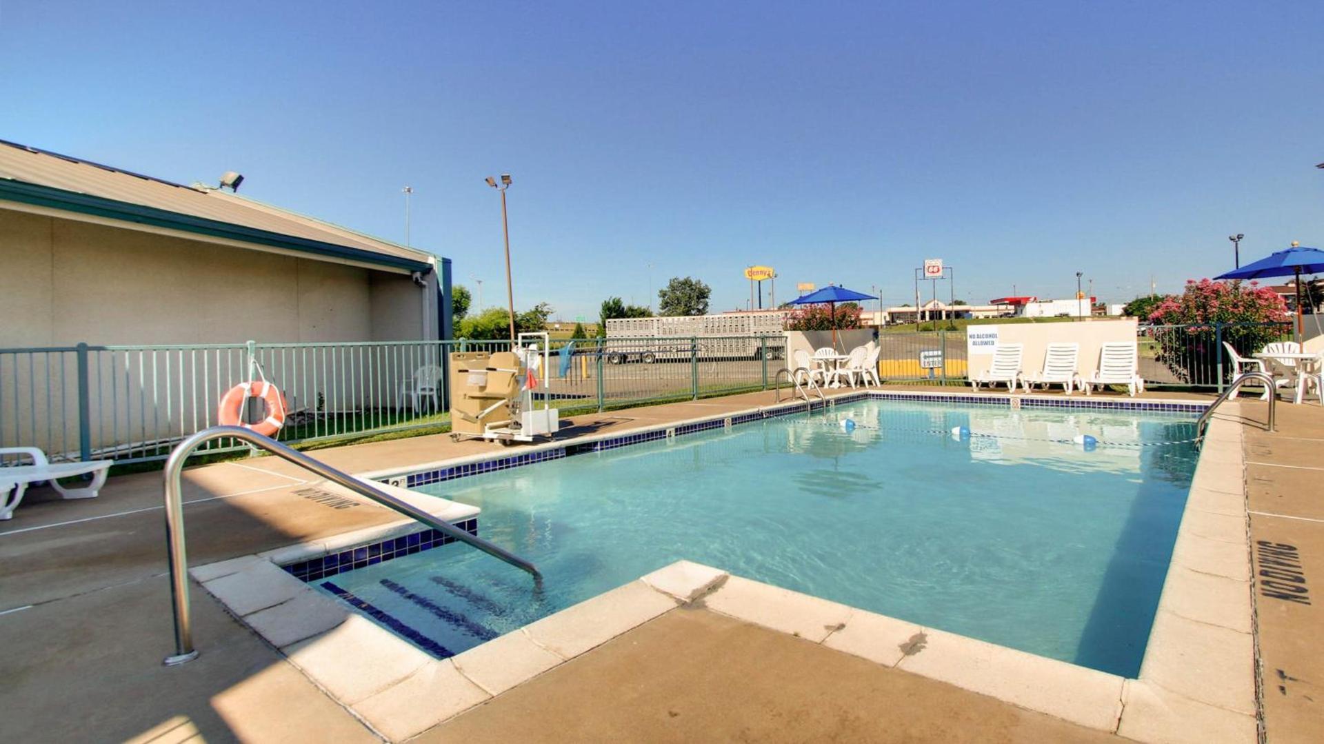 Quality Inn Shawnee North I-40 photo 14