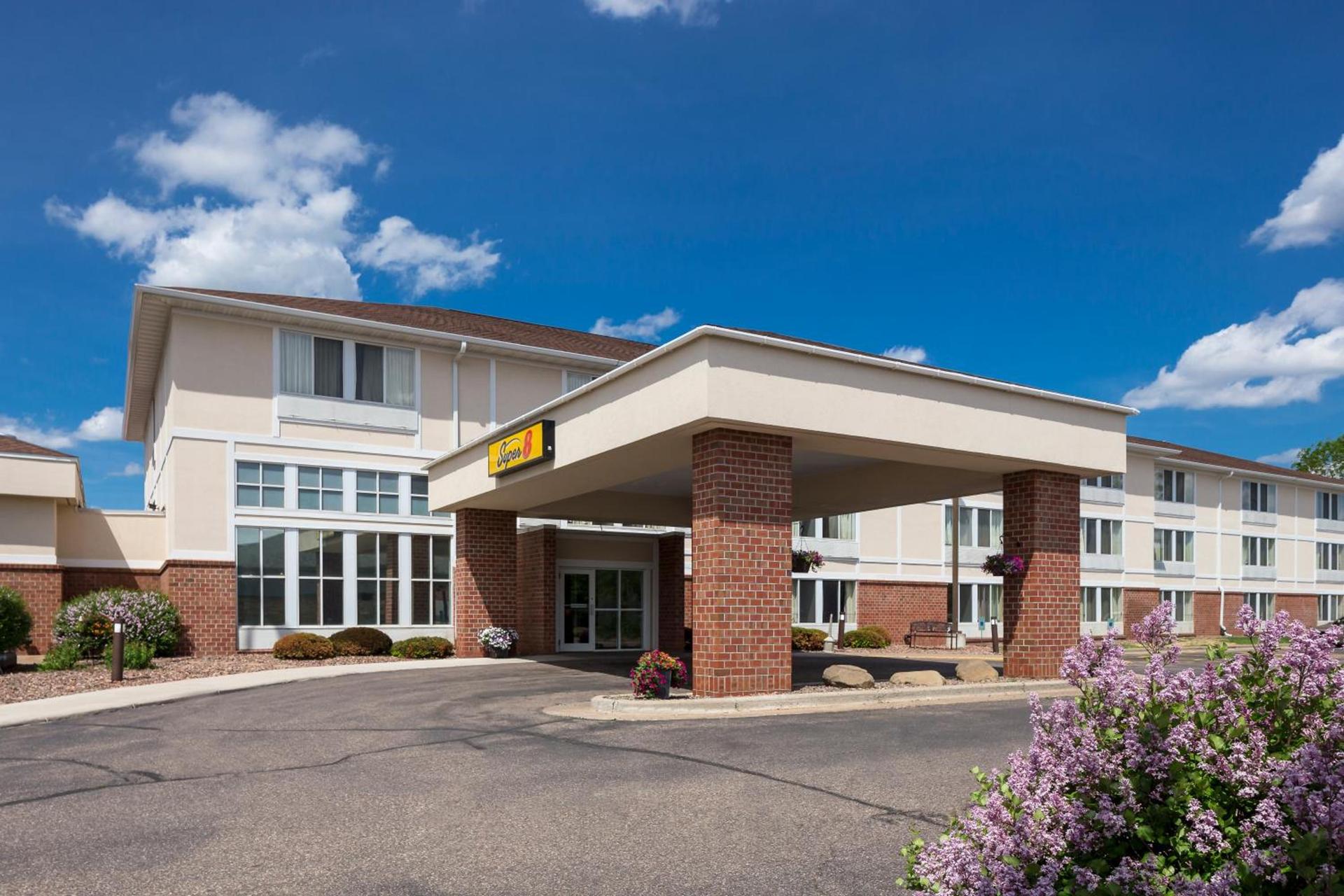 Super 8 by Wyndham Menomonie WI photo 18