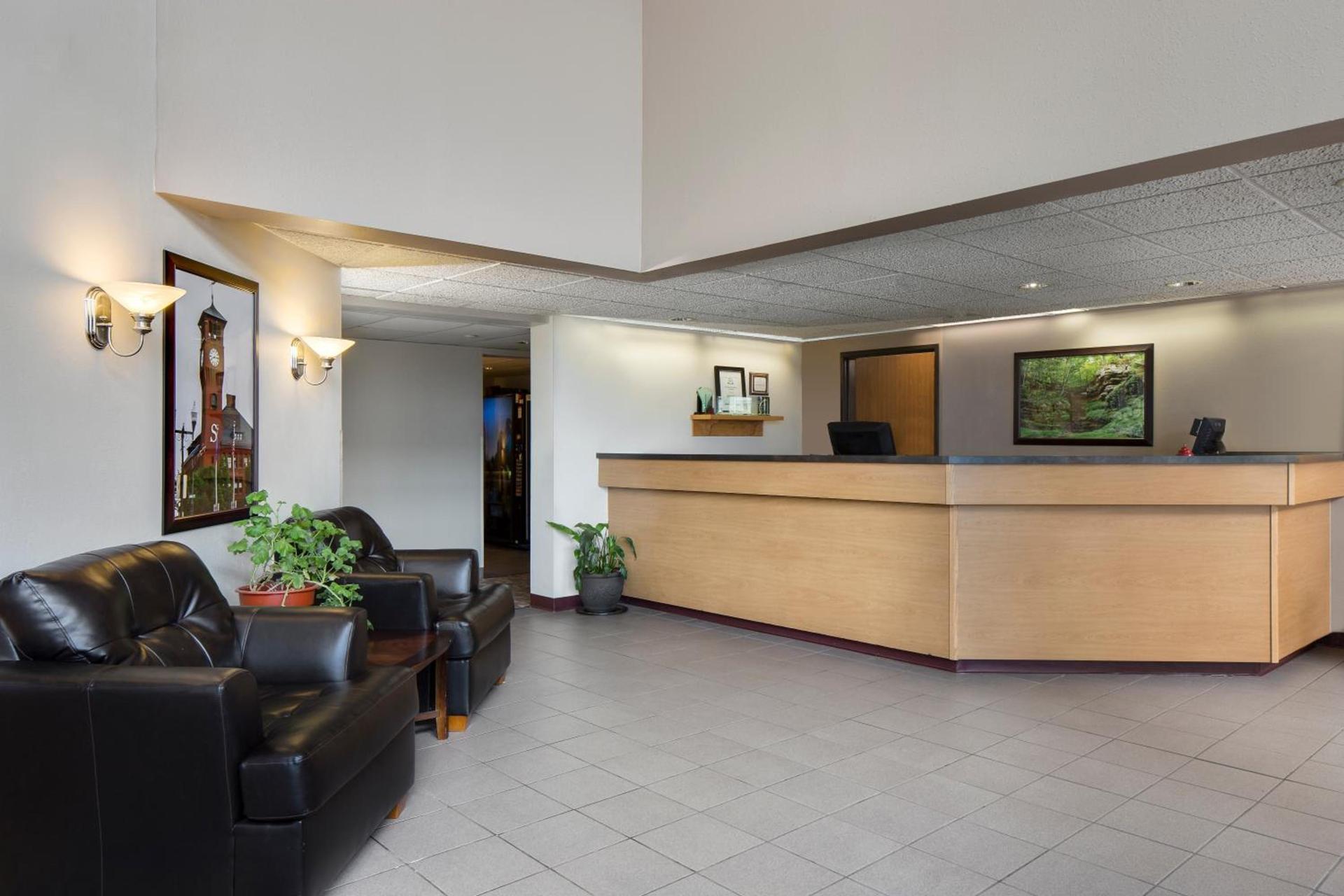 Super 8 by Wyndham Menomonie WI photo 20