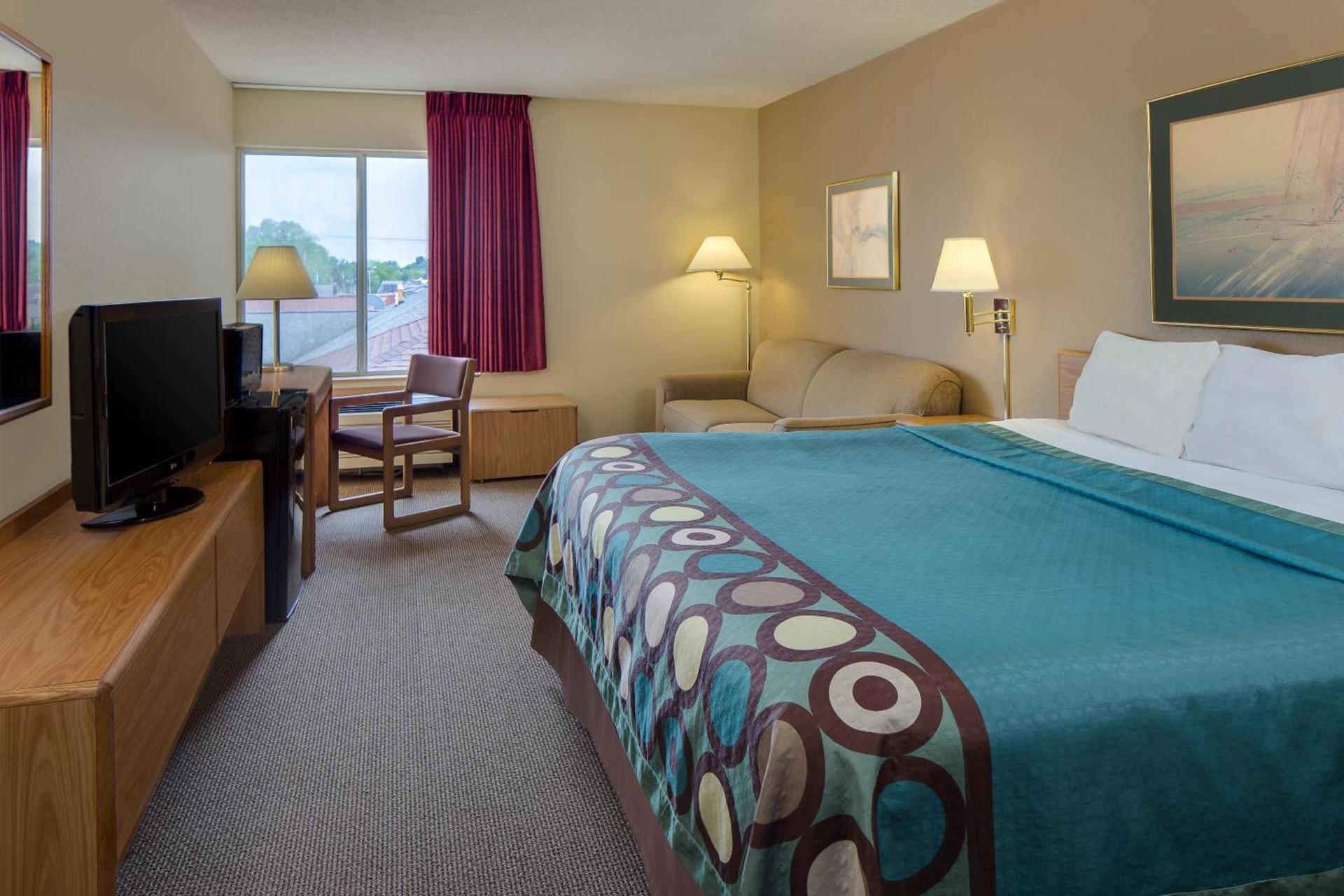 Super 8 by Wyndham Menomonie WI photo 23