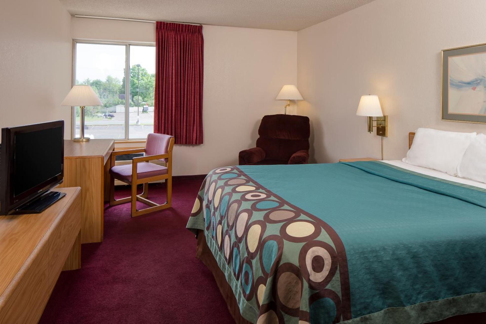 Super 8 by Wyndham Menomonie WI photo 22