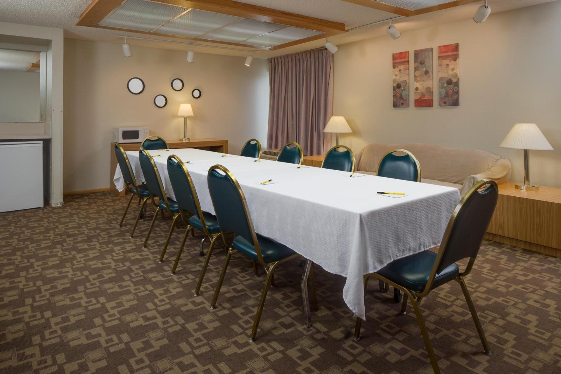 Super 8 by Wyndham Menomonie WI photo 28