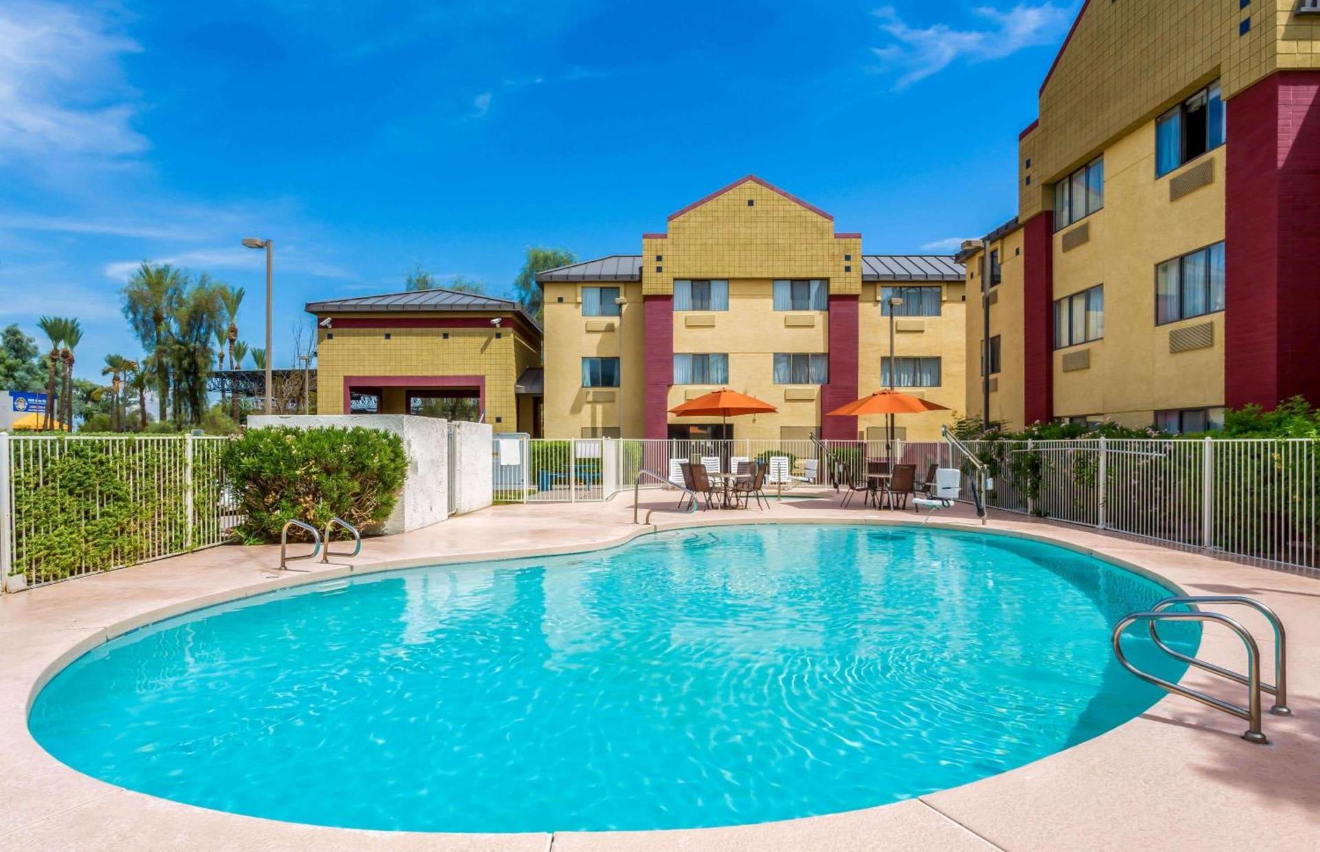 Super 8 by Wyndham Mesa Gilbert photo 4