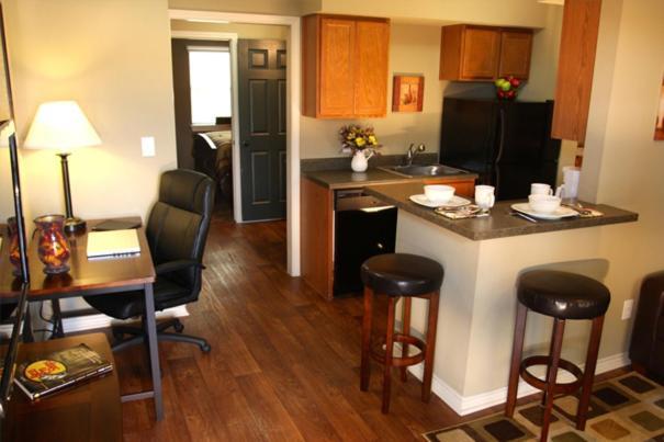 Eagle's Den Suites Cotulla a Travelodge by Wyndham photo 24