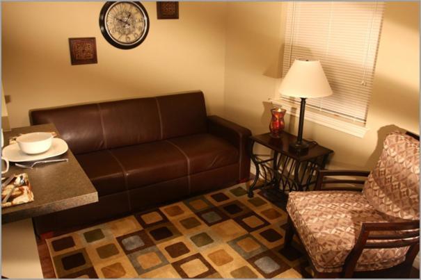 Eagle's Den Suites Cotulla a Travelodge by Wyndham photo 20