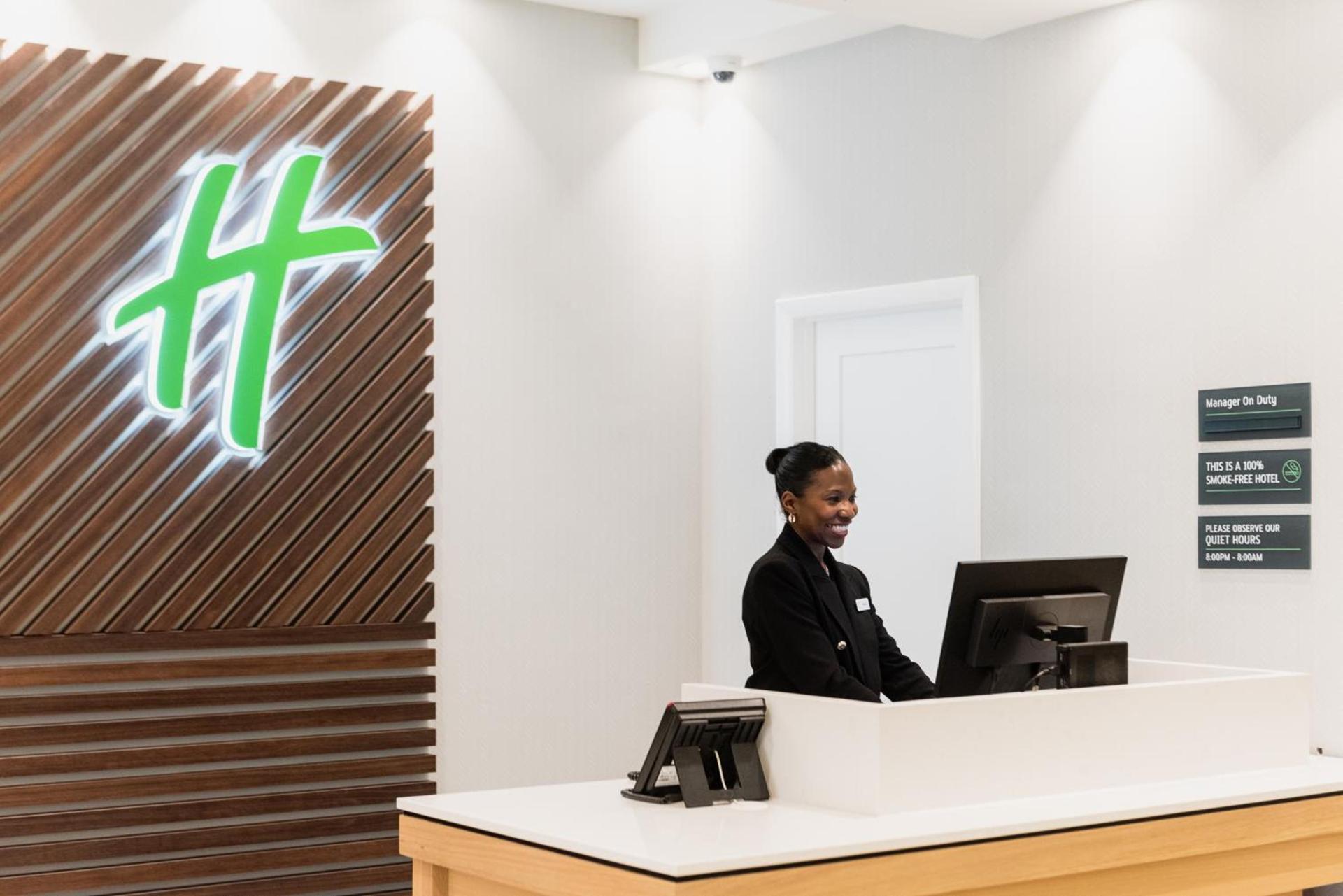 Holiday Inn Newark International Airport photo 9