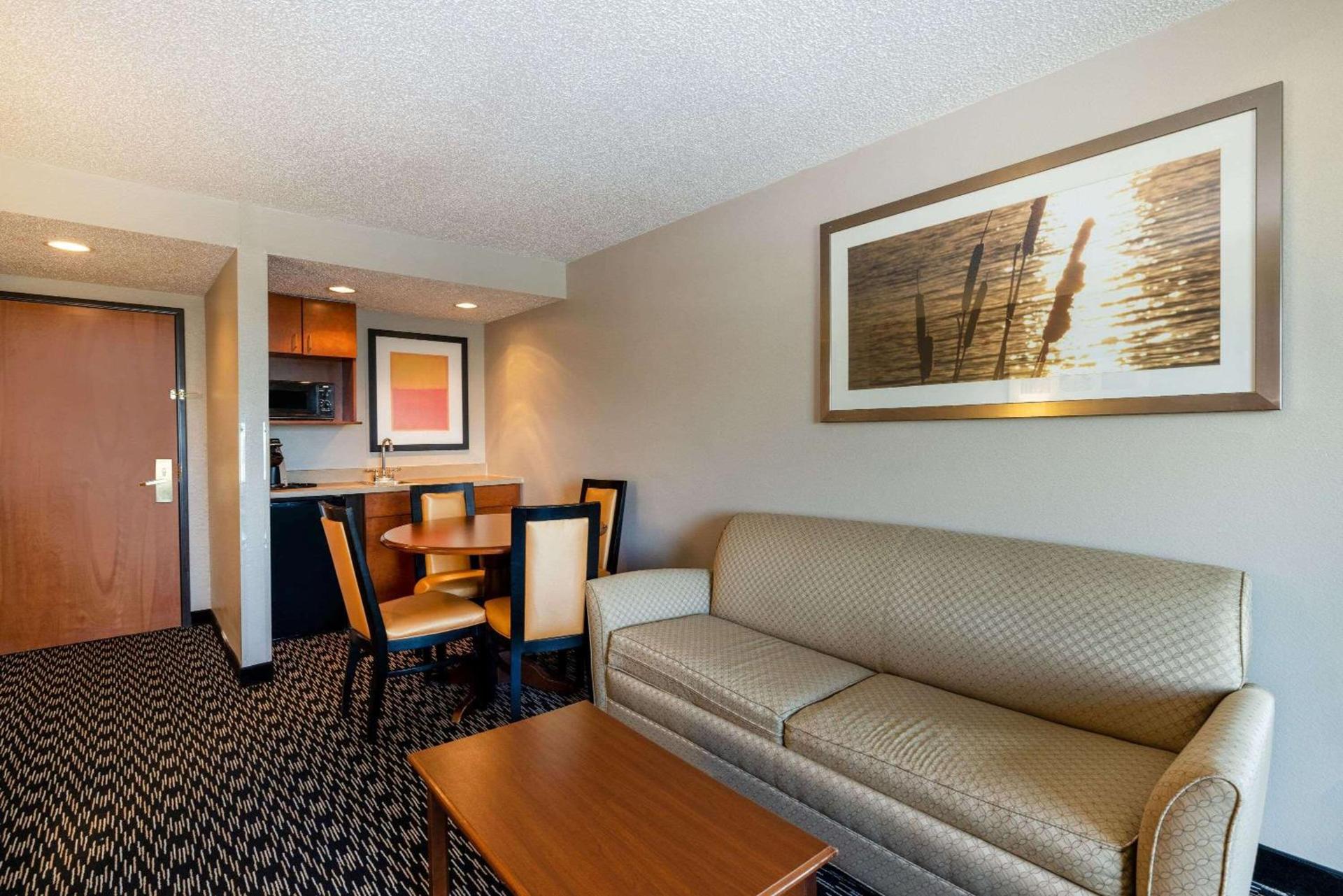 Wingate by Wyndham Gillette photo 30