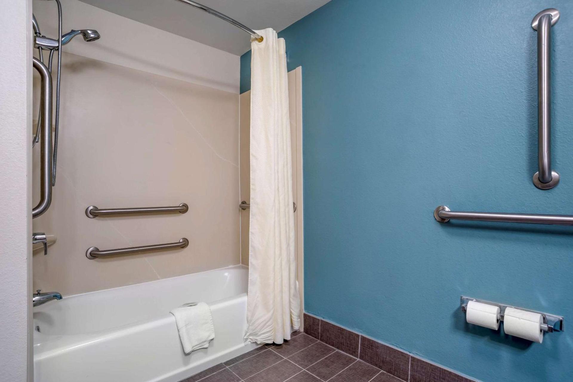 Sleep Inn & Suites Auburn Campus Area I-85 photo 12