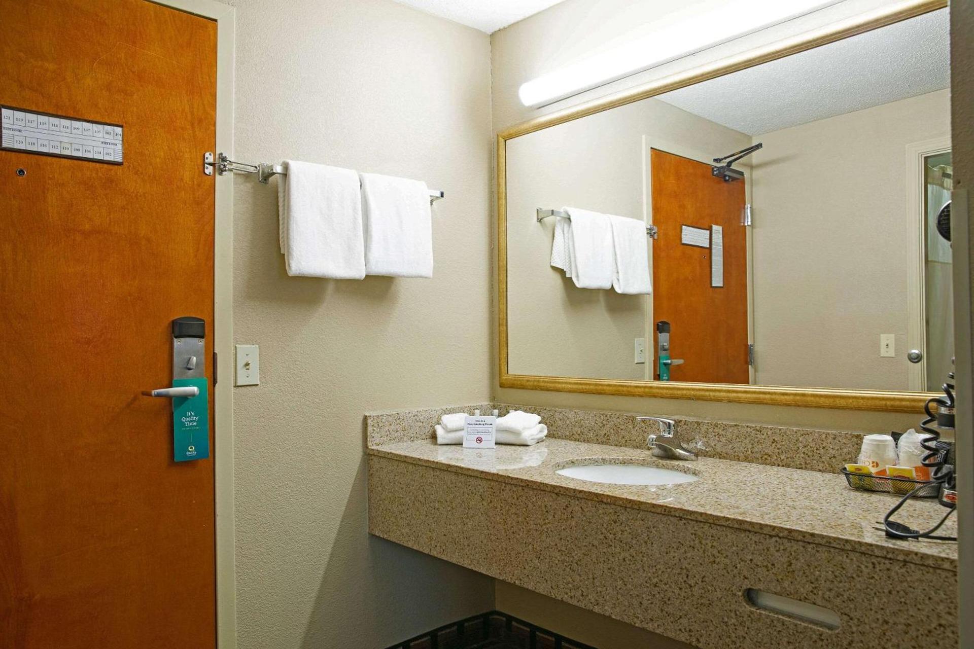 Quality Inn Raynham - Taunton photo 3