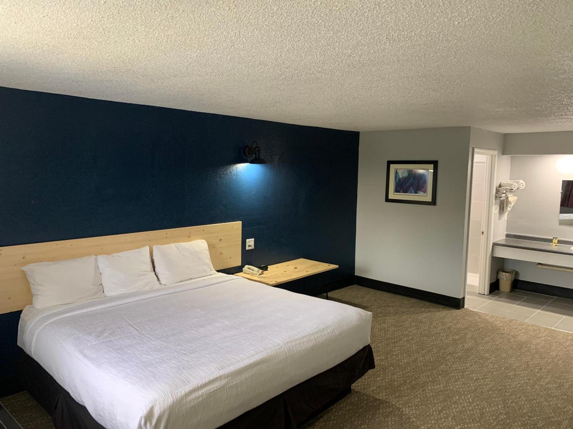 ROYALINN photo 6