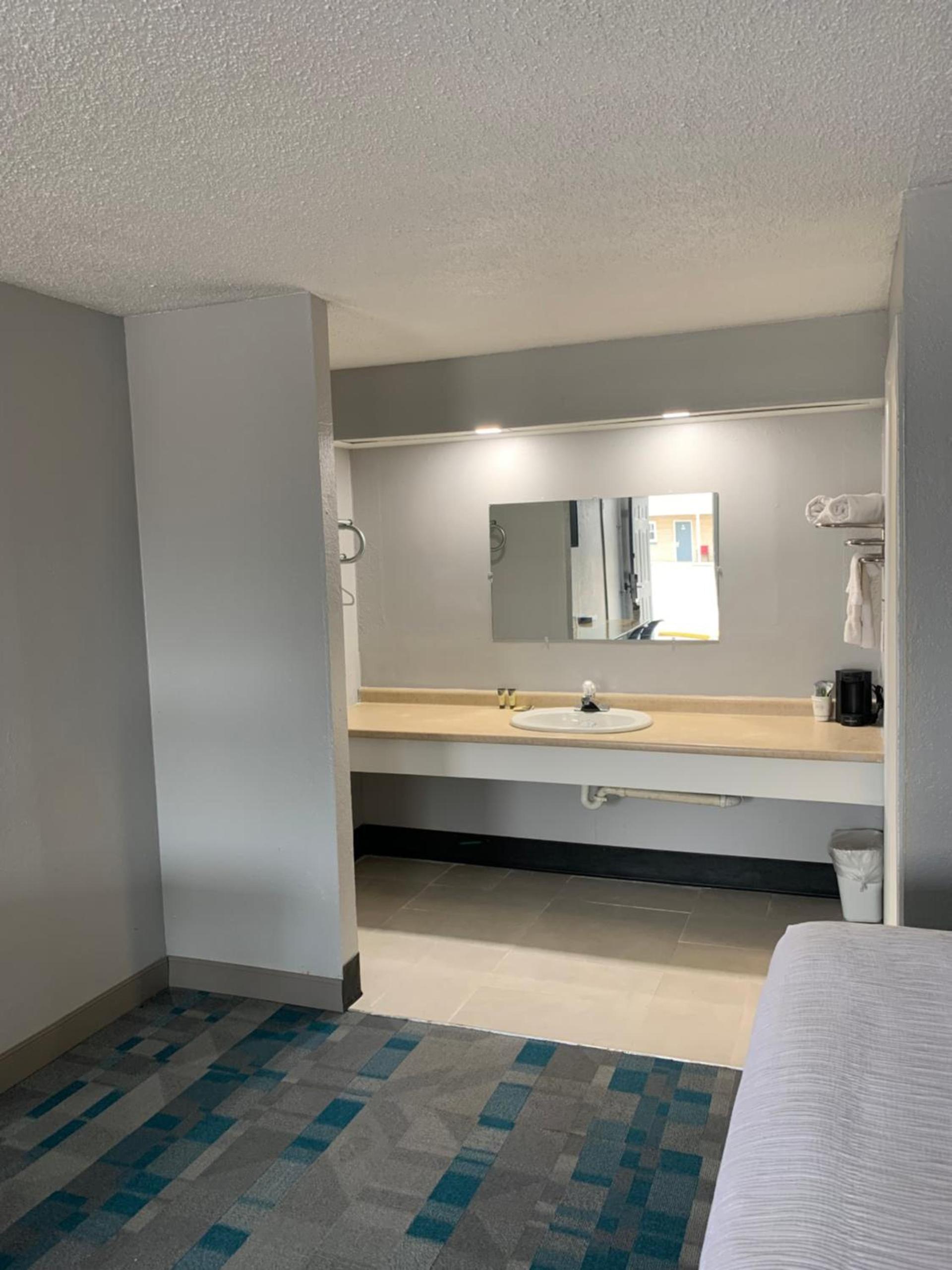 ROYALINN photo 4