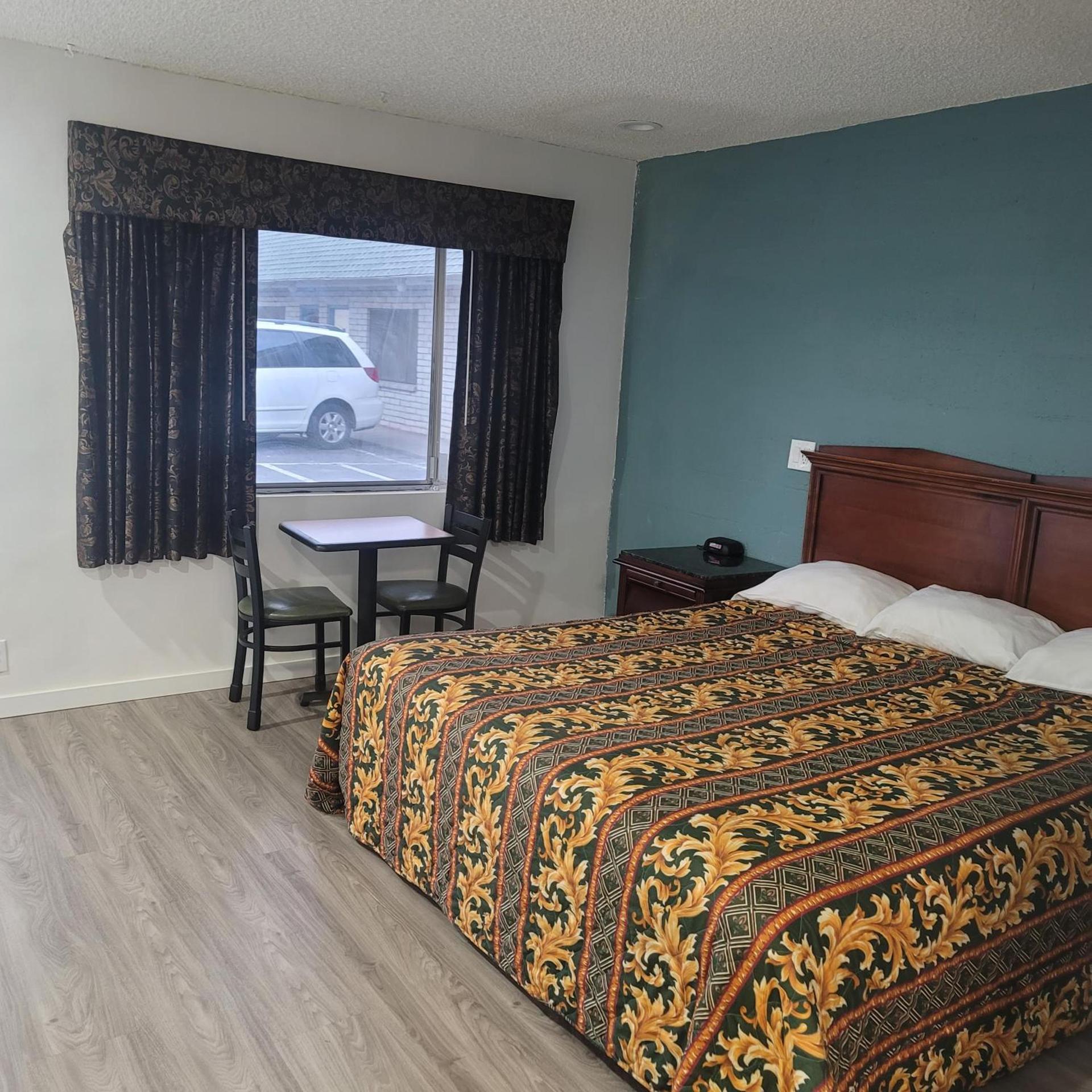 Economy inn photo 7